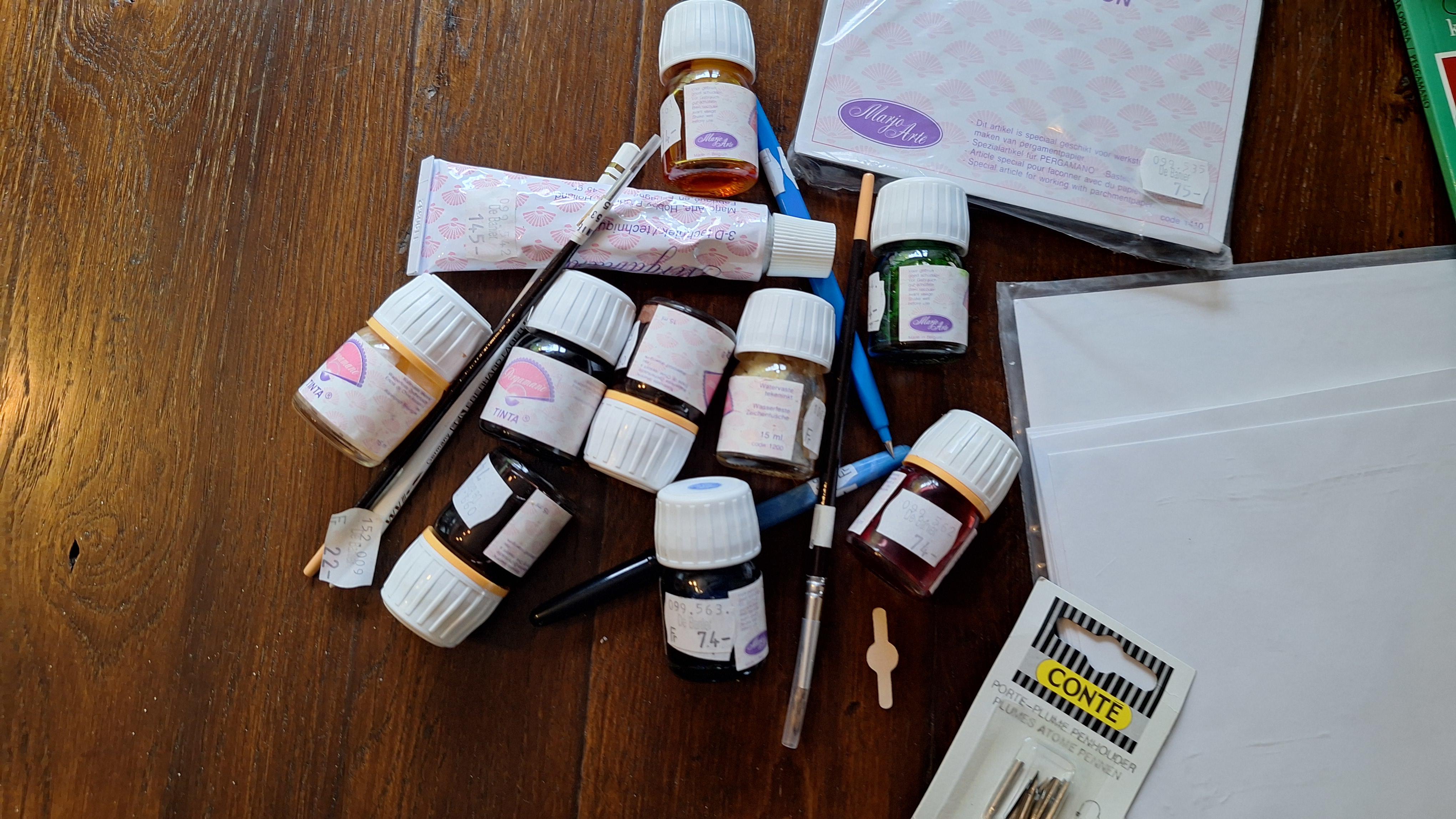 Uitgebreide hobbyset voor perkamentkunst met papier van Pergamano, inkten, penselen en gereedschap van Bruynzeel – foto 2 – kavel bij Goeiendeal, Houthalen-Helchteren