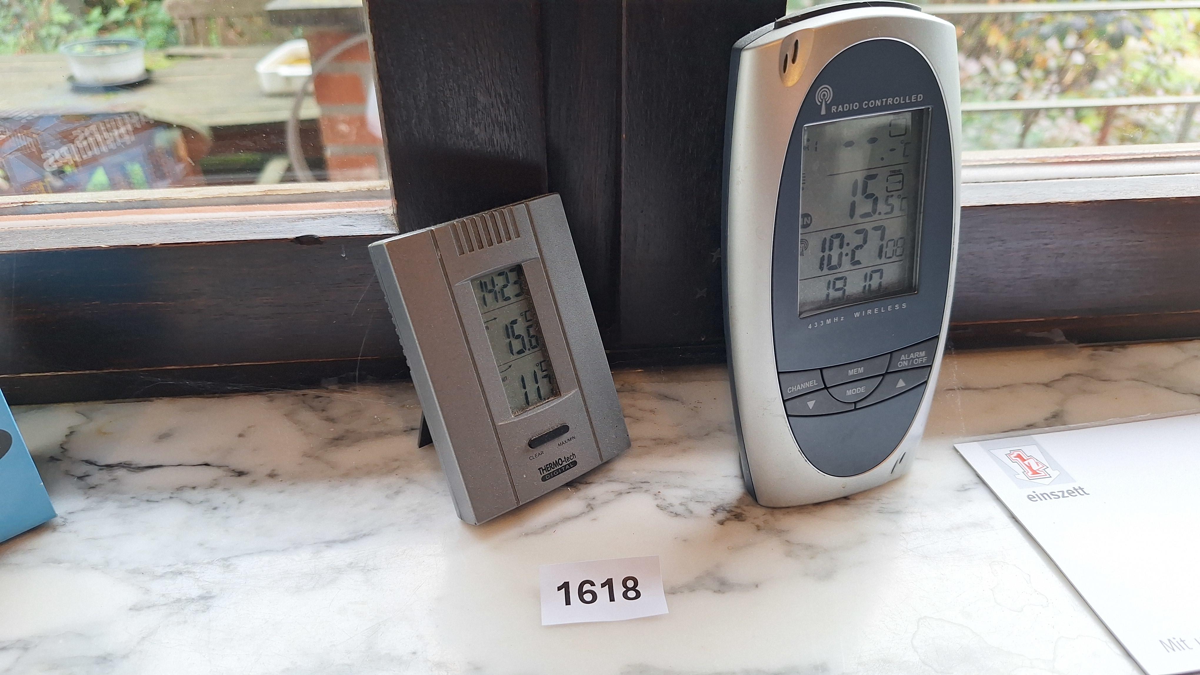 Set van twee digitale weerstations bestaande uit een hoofdstation en een losse sensor – kavel bij Goeiendeal, Houthalen-Helchteren