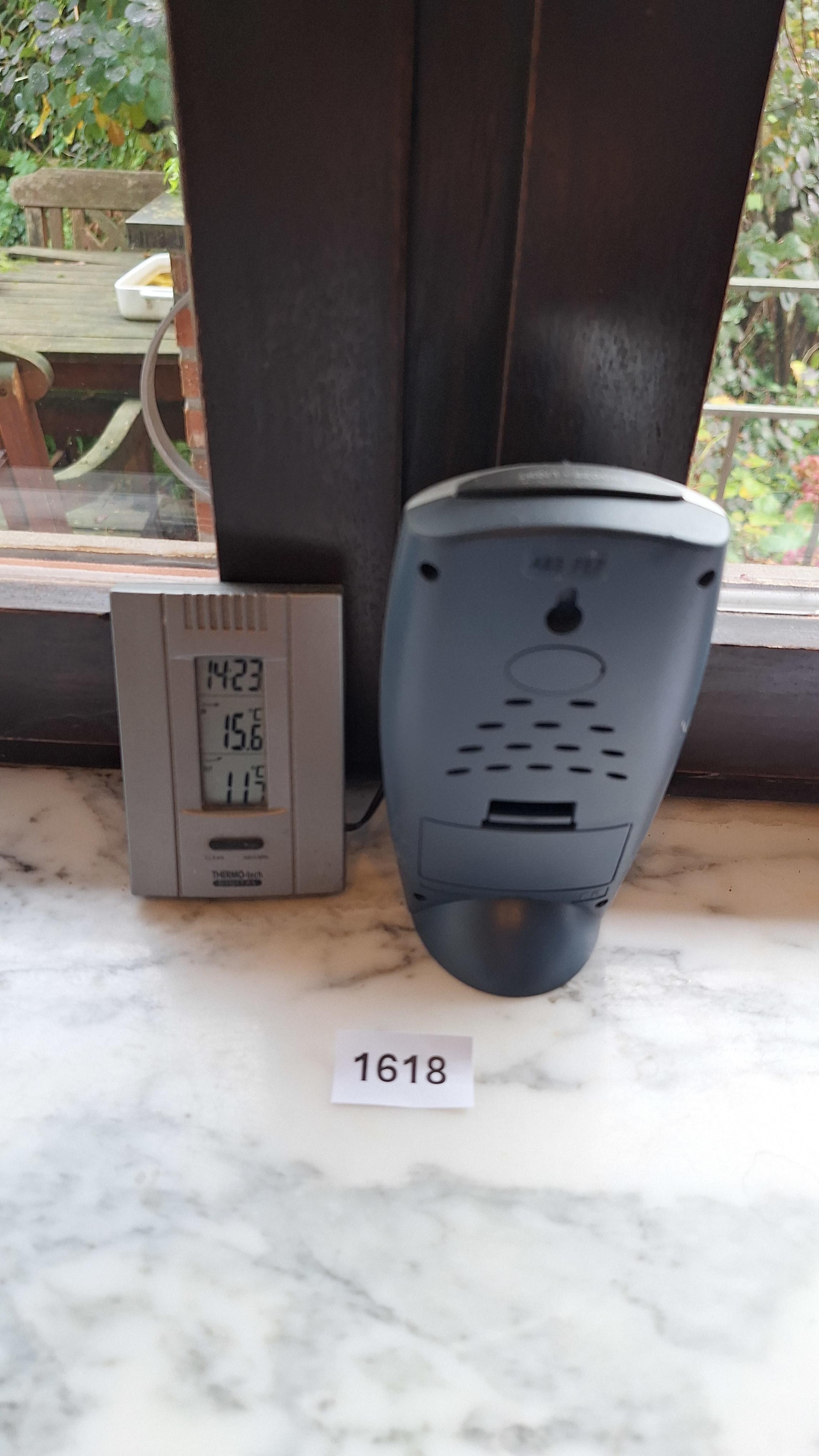 Set van twee digitale weerstations bestaande uit een hoofdstation en een losse sensor – foto 2 – kavel bij Goeiendeal, Houthalen-Helchteren