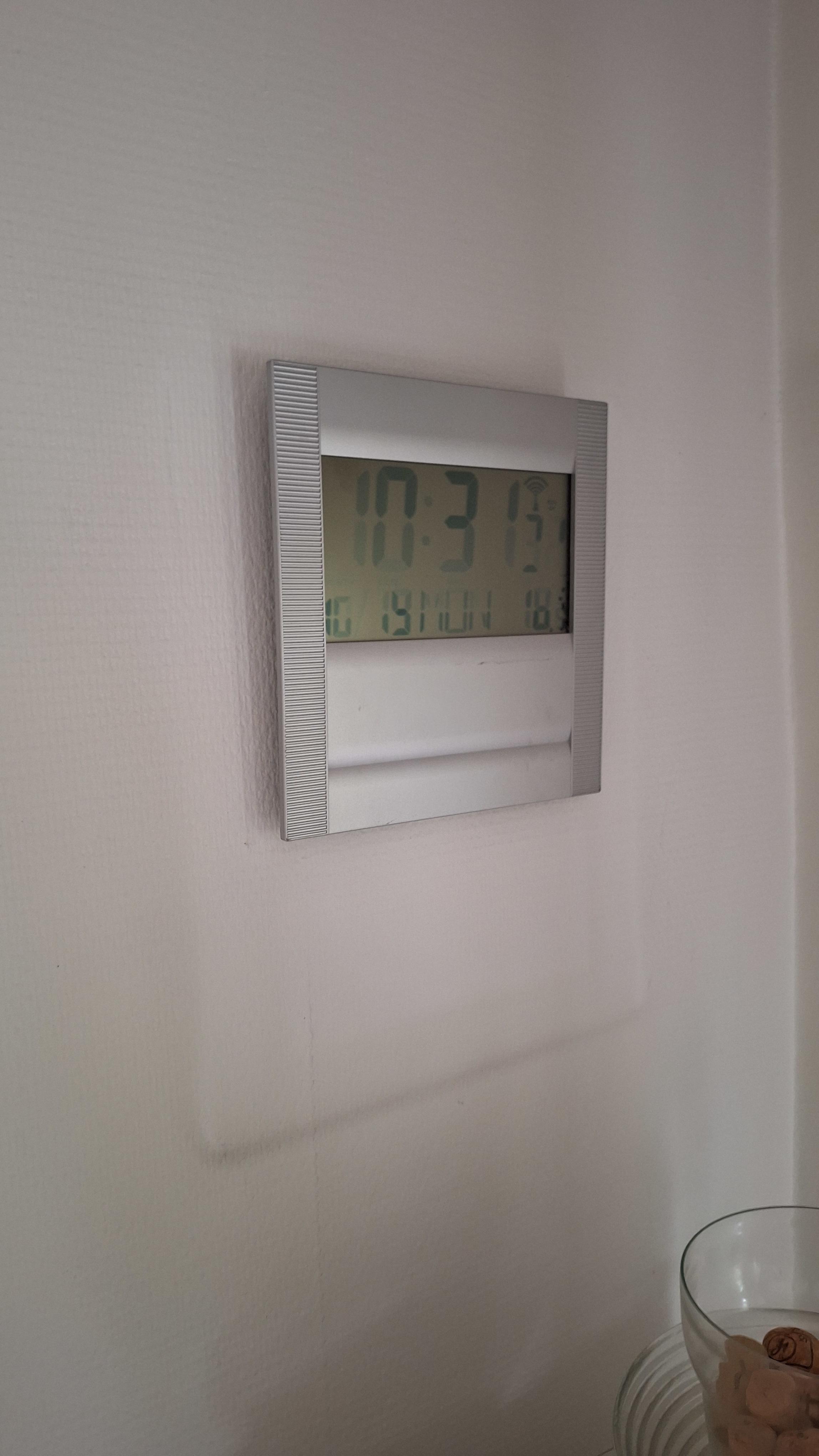 Set van twee digitale weerstations bestaande uit een hoofdstation en een losse sensor – foto 3 – kavel bij Goeiendeal, Houthalen-Helchteren