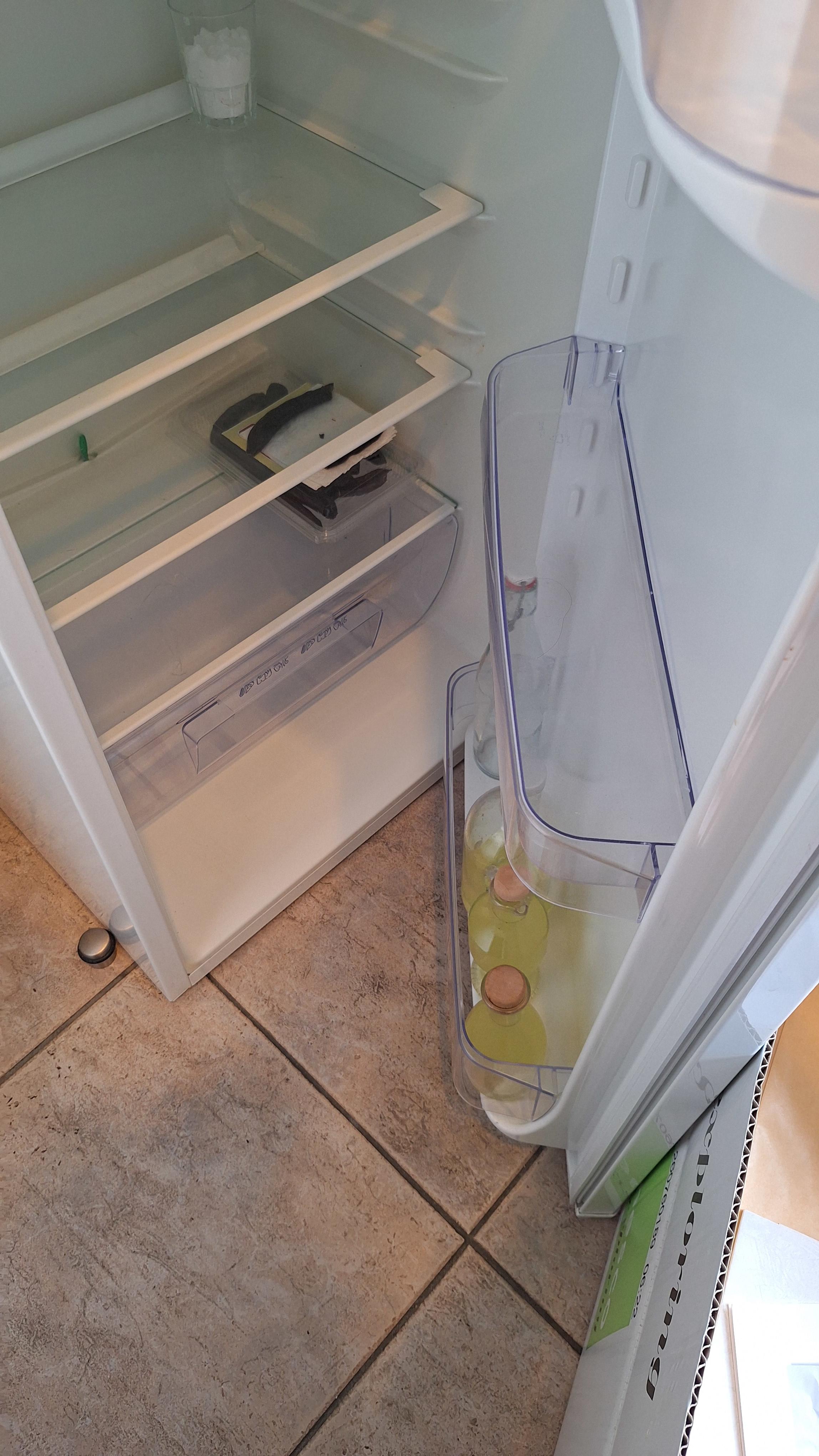 Wit model Zanussi koelkast met een apart vriesvak aan de bovenzijde getest en werkend – foto 2 – kavel bij Goeiendeal, Houthalen-Helchteren