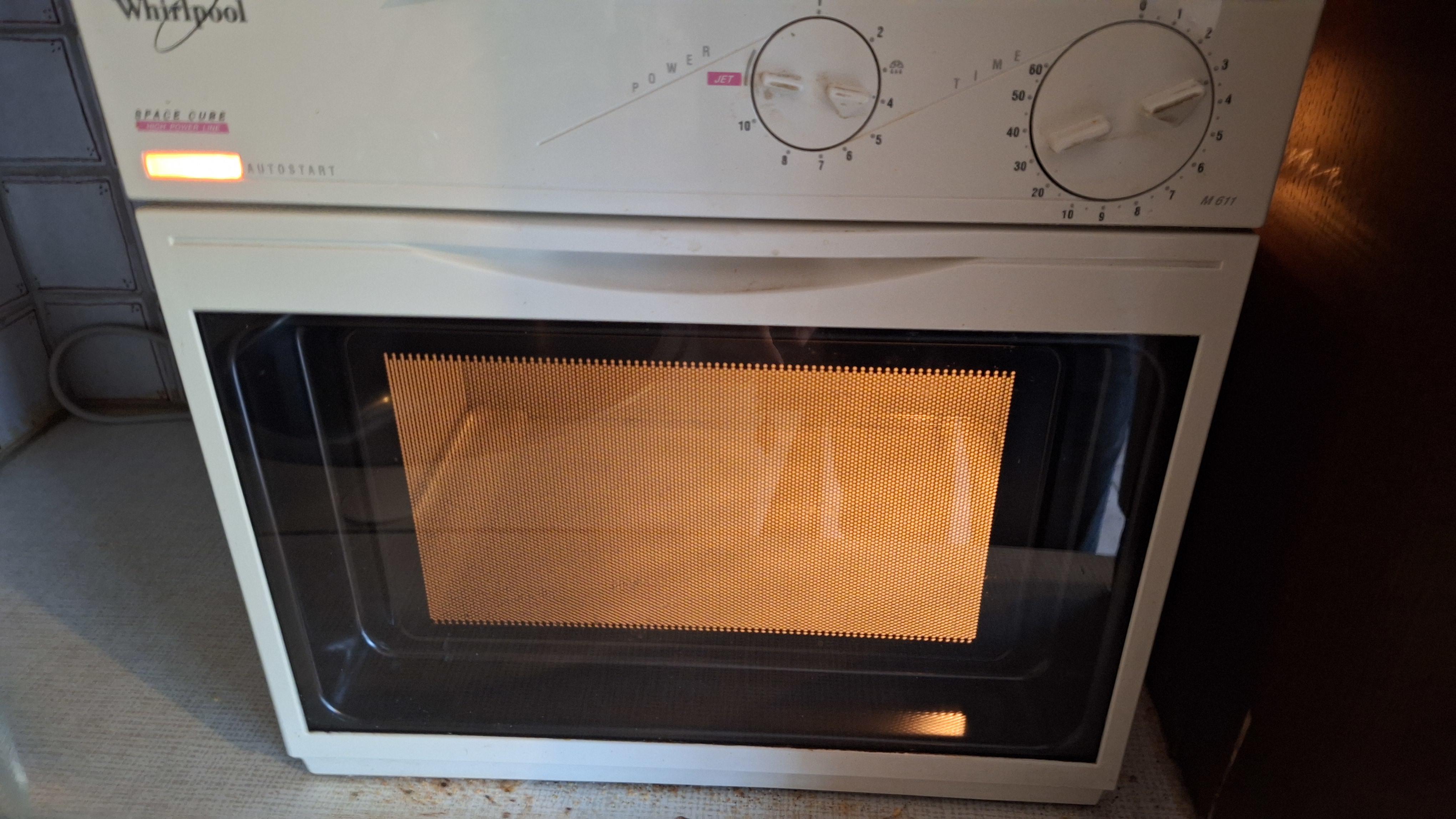 Whirlpool Space Cube microgolfoven getest en werkend – foto 3 – kavel bij Goeiendeal, Houthalen-Helchteren