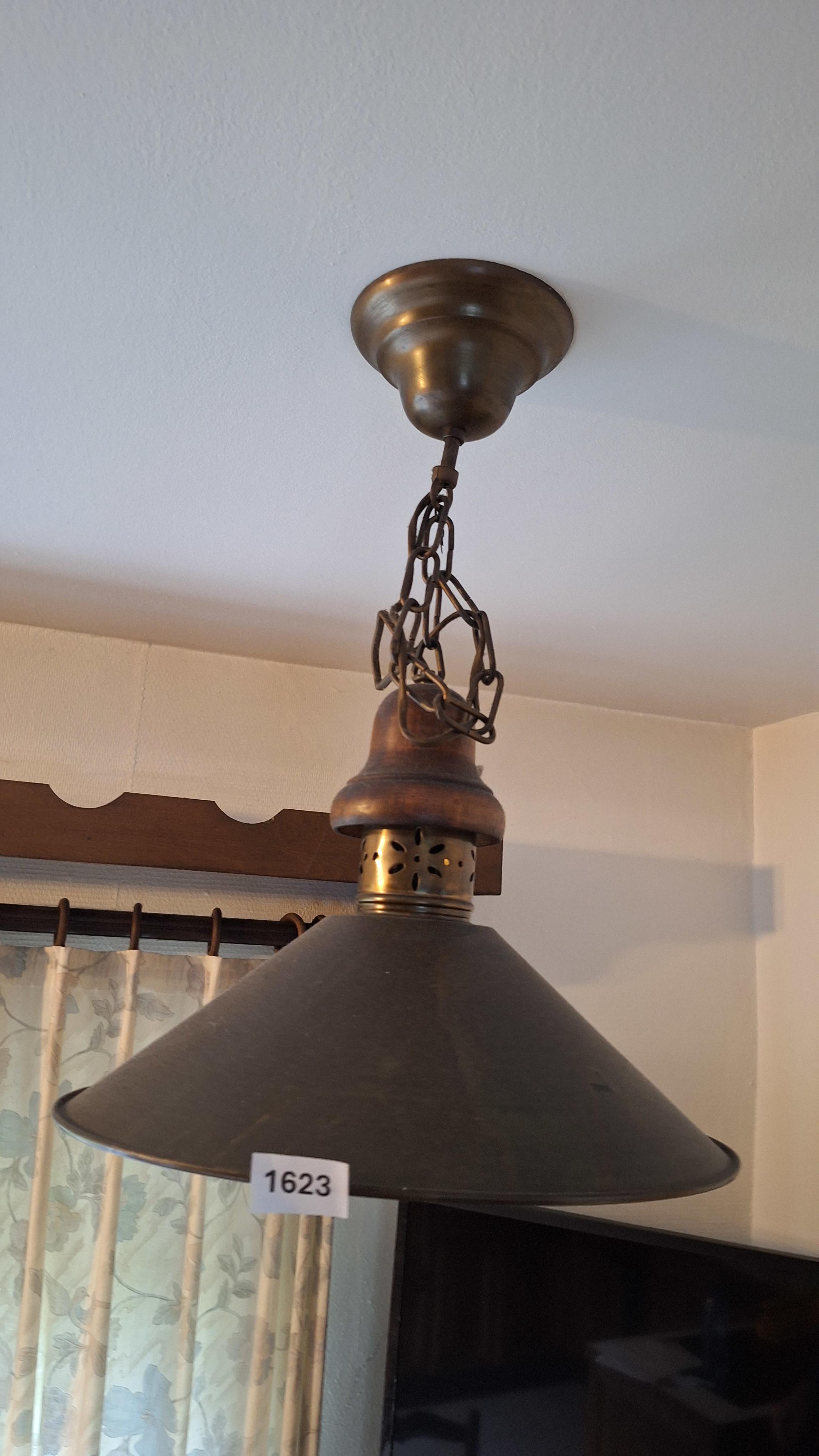 Klassieke (scheeps)hanglamp met een kegelvormige kap en een kettingsuspensie – kavel bij Goeiendeal, Houthalen-Helchteren