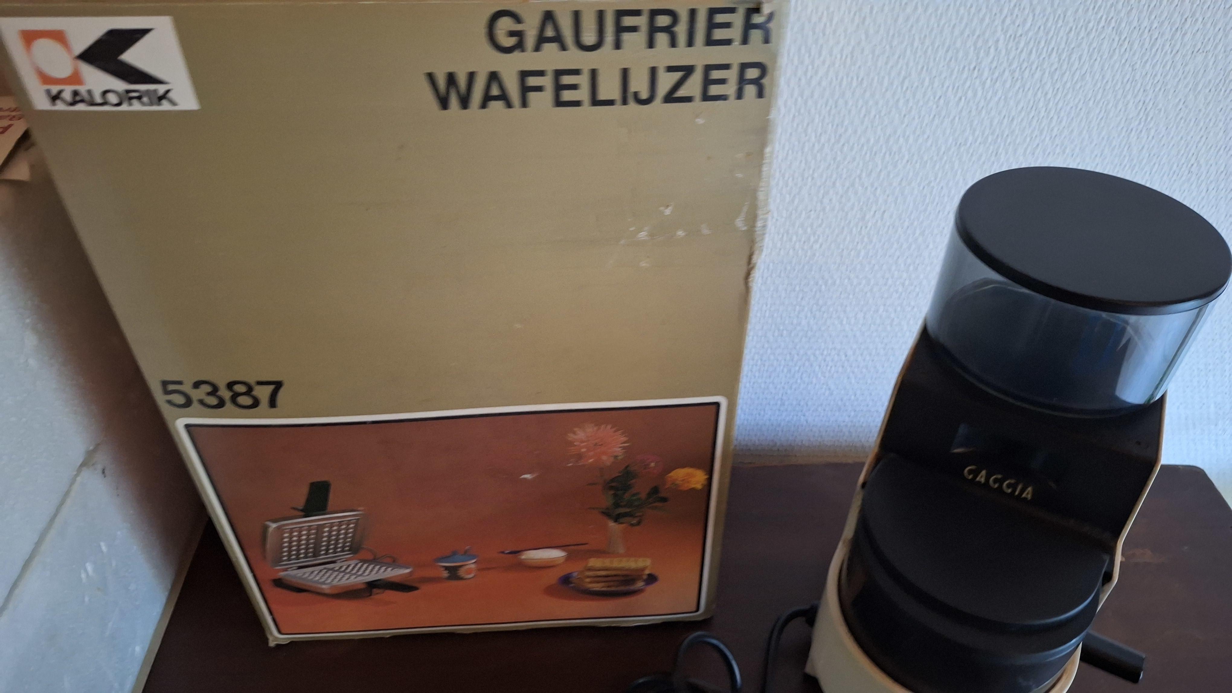 Partij diverse keukenapparaten waaronder een Kalorik wafelijzer, een Simac pastamachine en een los theeservies – foto 2 – kavel bij Goeiendeal, Houthalen-Helchteren