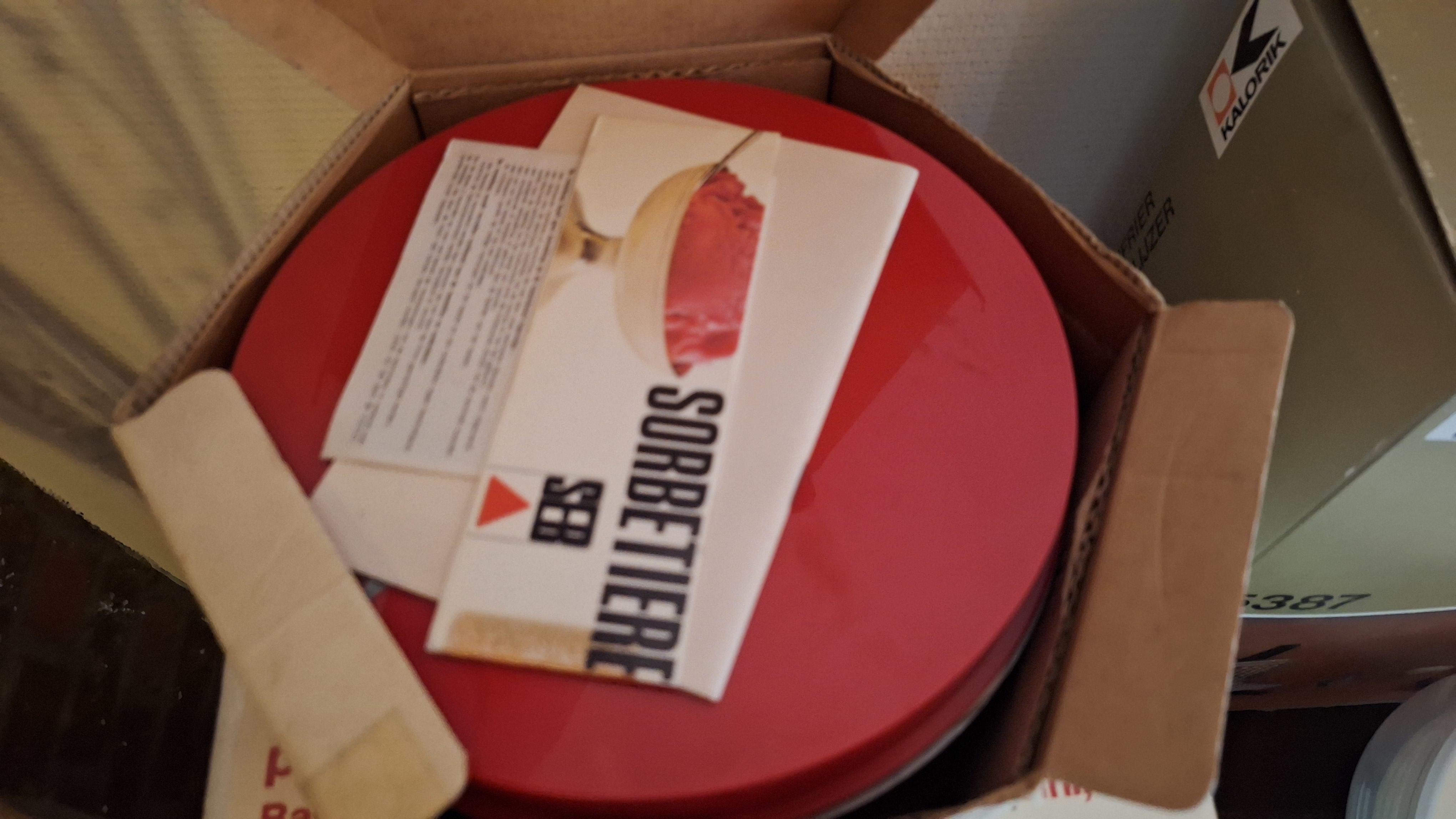 Partij diverse keukenapparaten waaronder een Kalorik wafelijzer, een Simac pastamachine en een los theeservies – foto 4 – kavel bij Goeiendeal, Houthalen-Helchteren