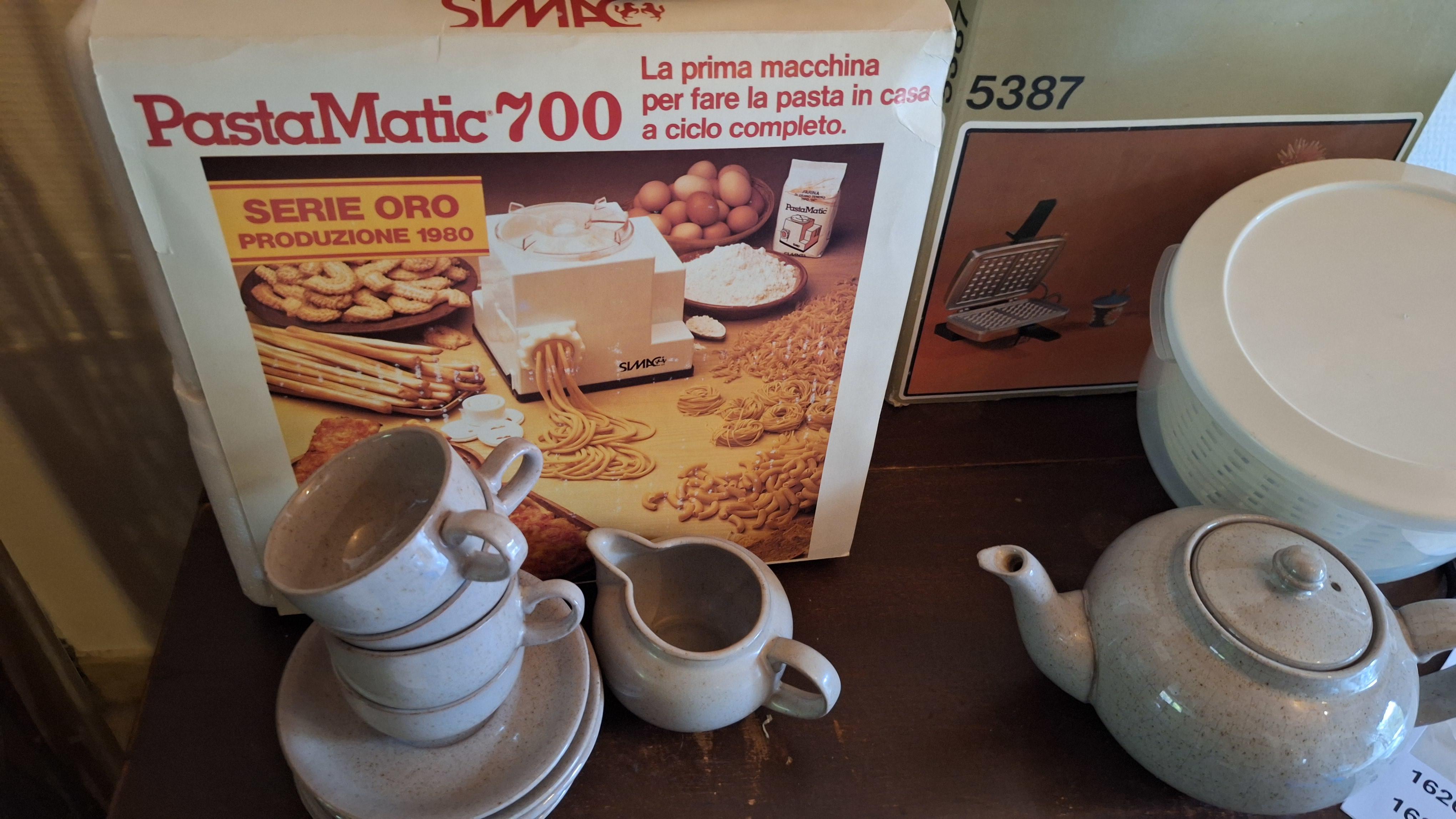 Partij diverse keukenapparaten waaronder een Kalorik wafelijzer, een Simac pastamachine en een los theeservies – foto 5 – kavel bij Goeiendeal, Houthalen-Helchteren