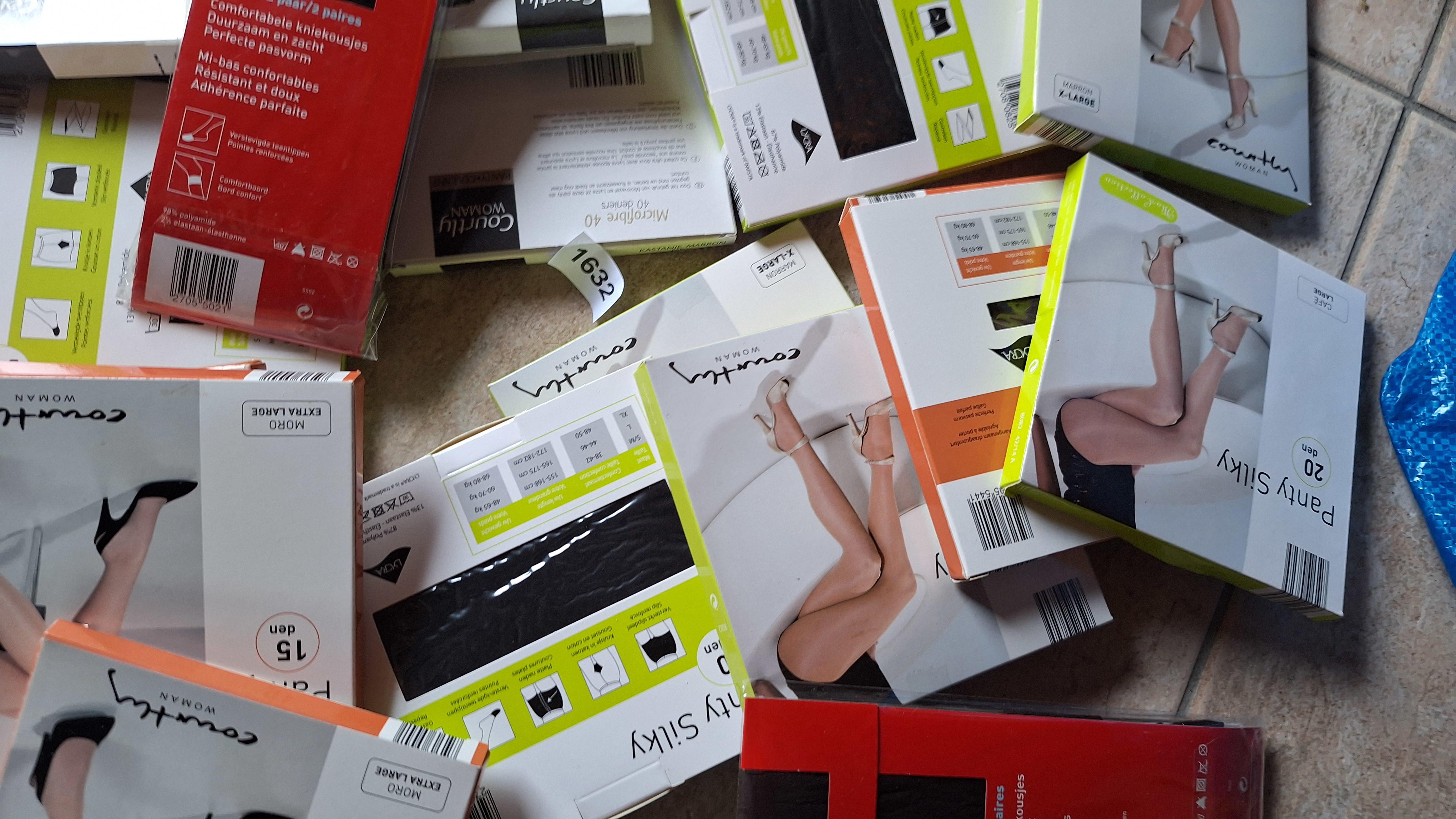 Grote partij diverse panty's waaronder verpakkingen van Panty Silky en Panty Lycra – foto 4 – kavel bij Goeiendeal, Houthalen-Helchteren