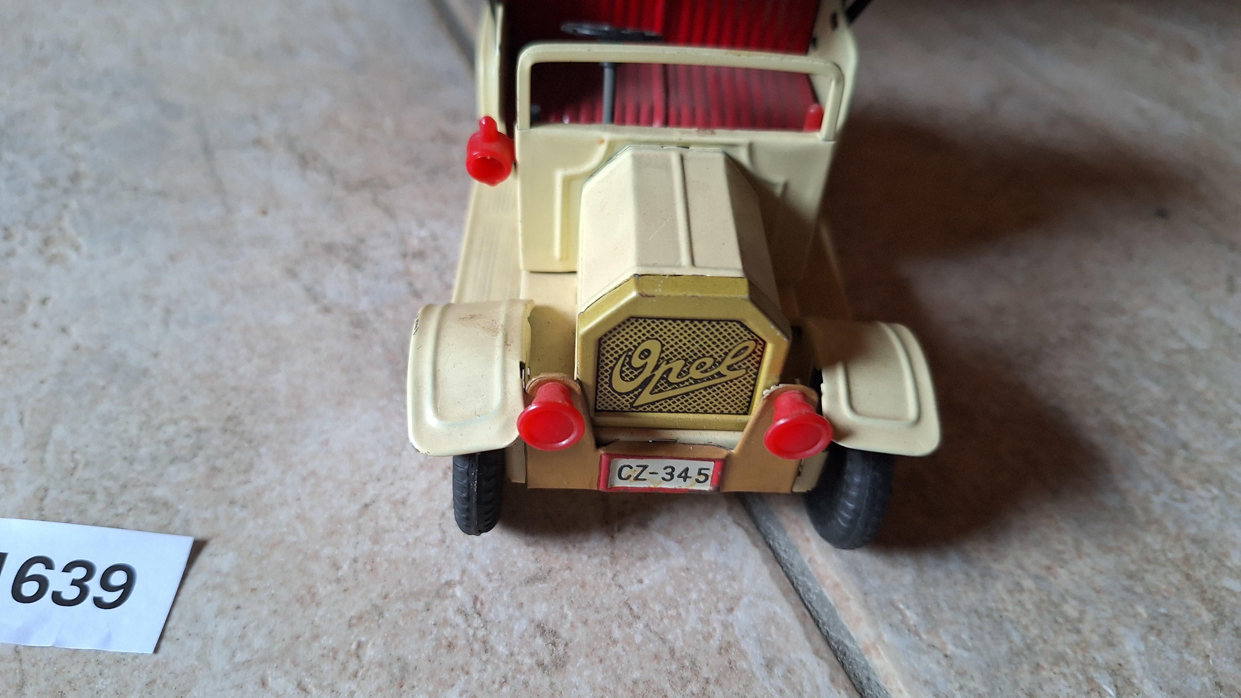 Vintage speelgoedauto in de stijl van een klassieke oldtimer met een rood interieur – foto 2 – kavel bij Goeiendeal, Houthalen-Helchteren