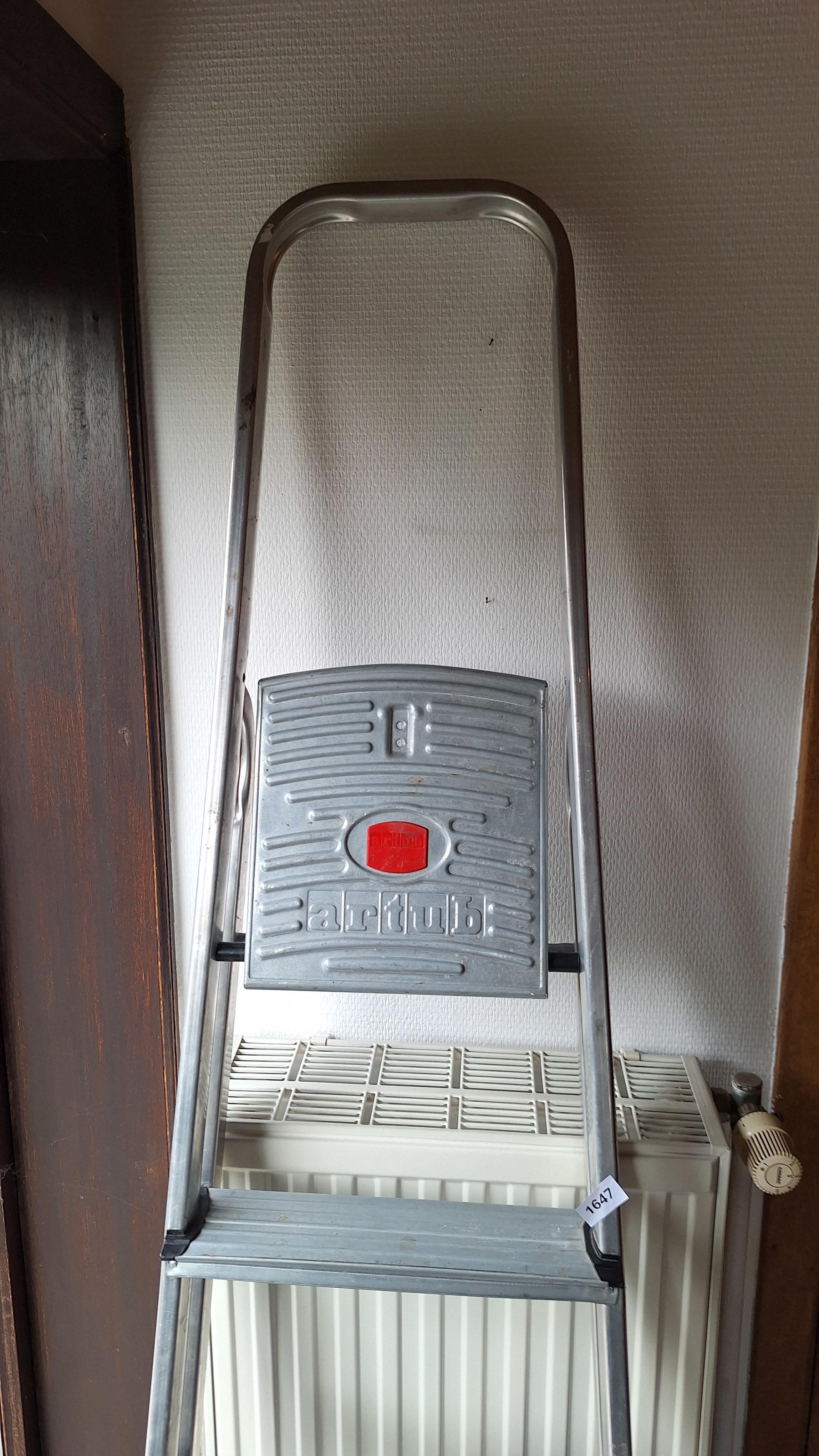 Ladder met zes treden van het merk Saritub – foto 3 – kavel bij Goeiendeal, Houthalen-Helchteren