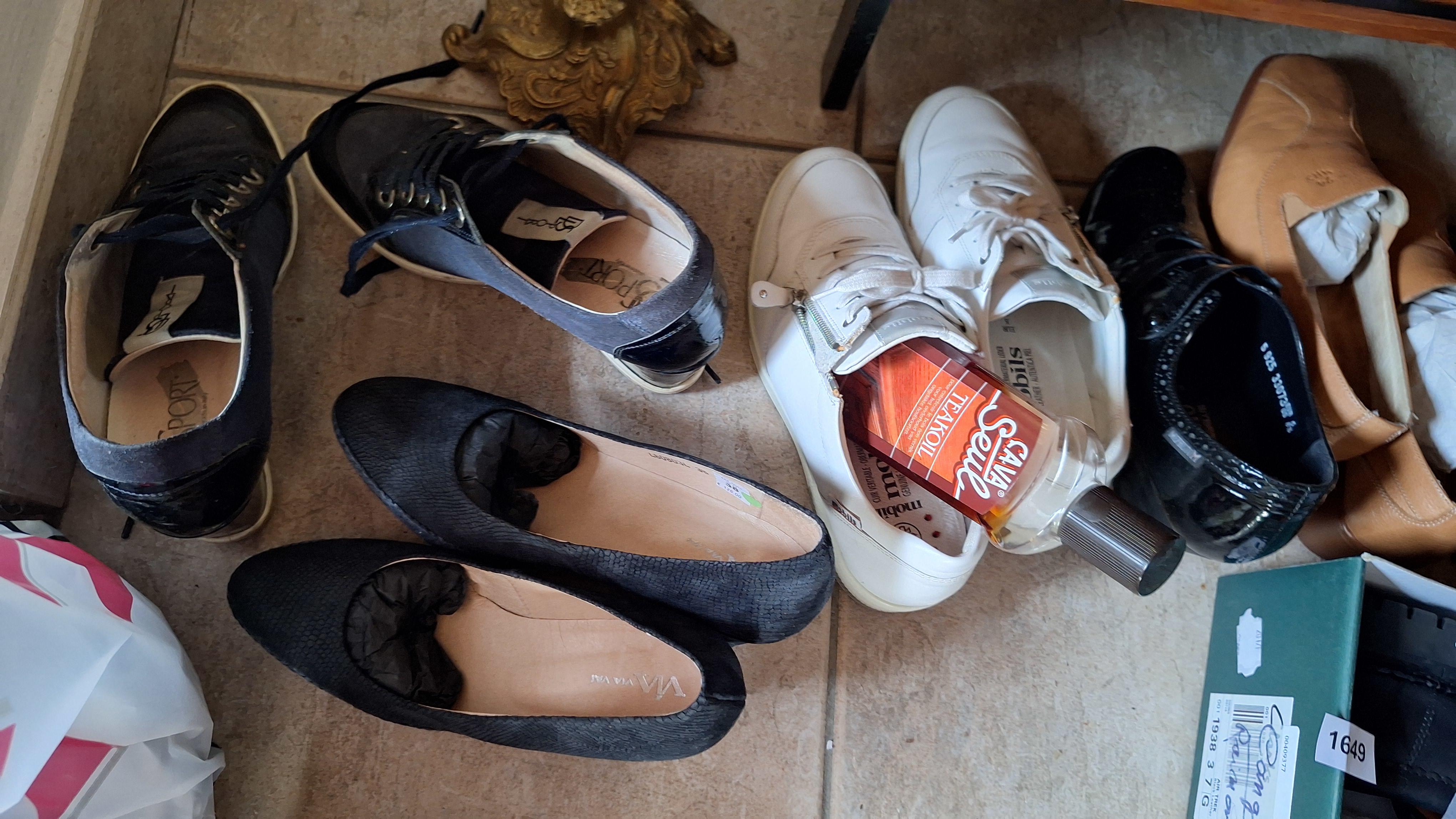 Partij diverse gedragen schoenen waaronder veterschoenen, pumps en sneakers, inclusief één paar in originele schoenendoos – foto 2 – kavel bij Goeiendeal, Houthalen-Helchteren