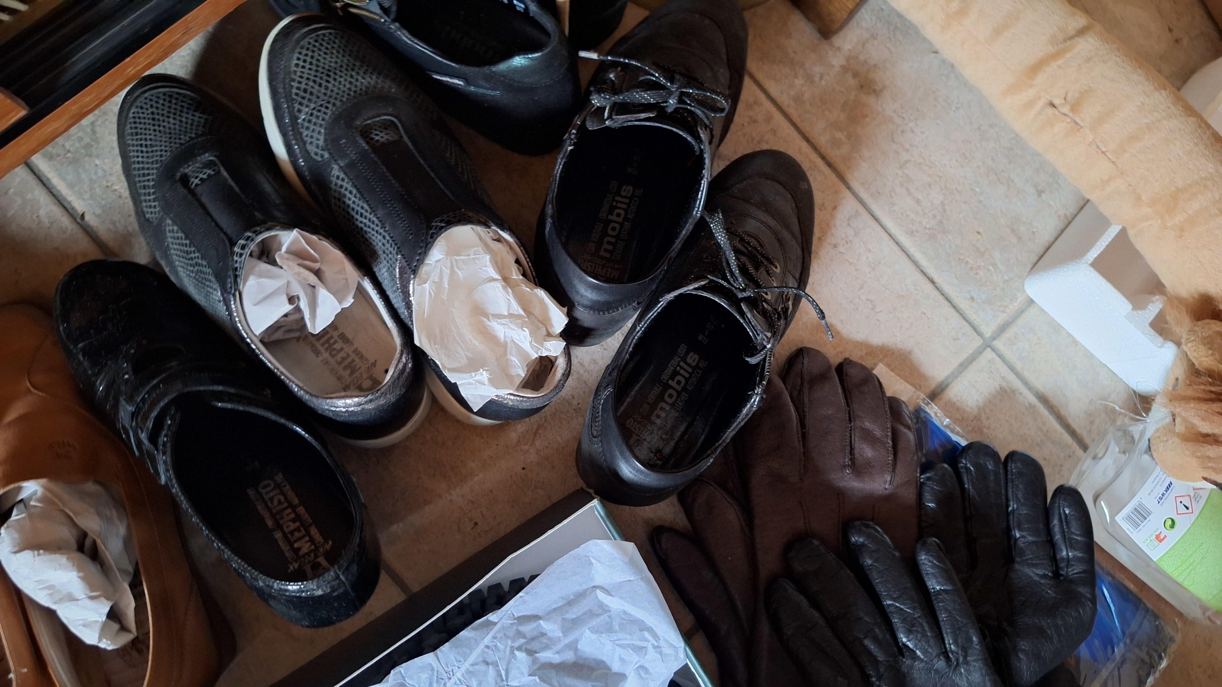 Partij diverse gedragen schoenen waaronder veterschoenen, pumps en sneakers, inclusief één paar in originele schoenendoos – foto 5 – kavel bij Goeiendeal, Houthalen-Helchteren