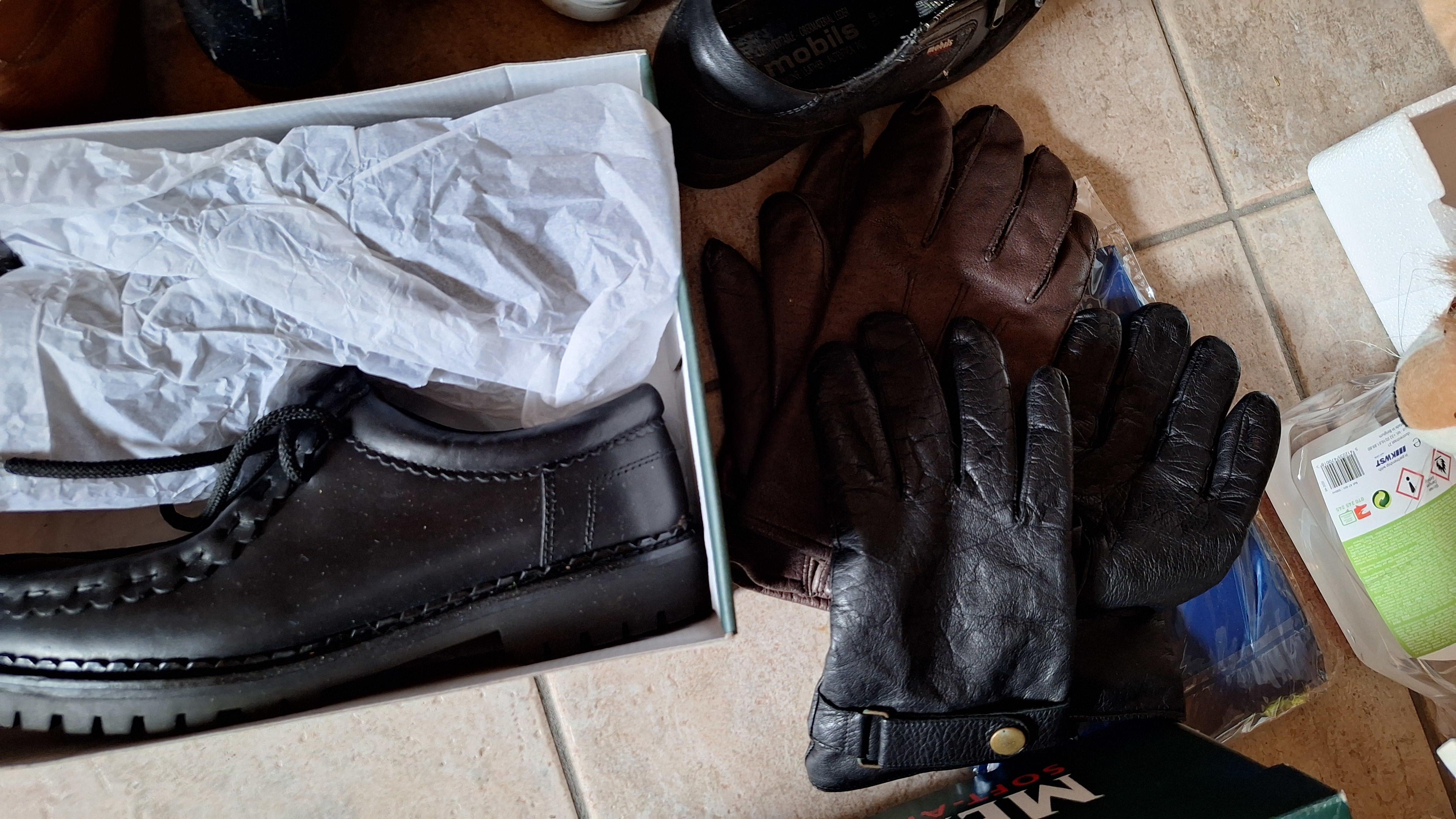 Partij diverse gedragen schoenen waaronder veterschoenen, pumps en sneakers, inclusief één paar in originele schoenendoos – foto 6 – kavel bij Goeiendeal, Houthalen-Helchteren