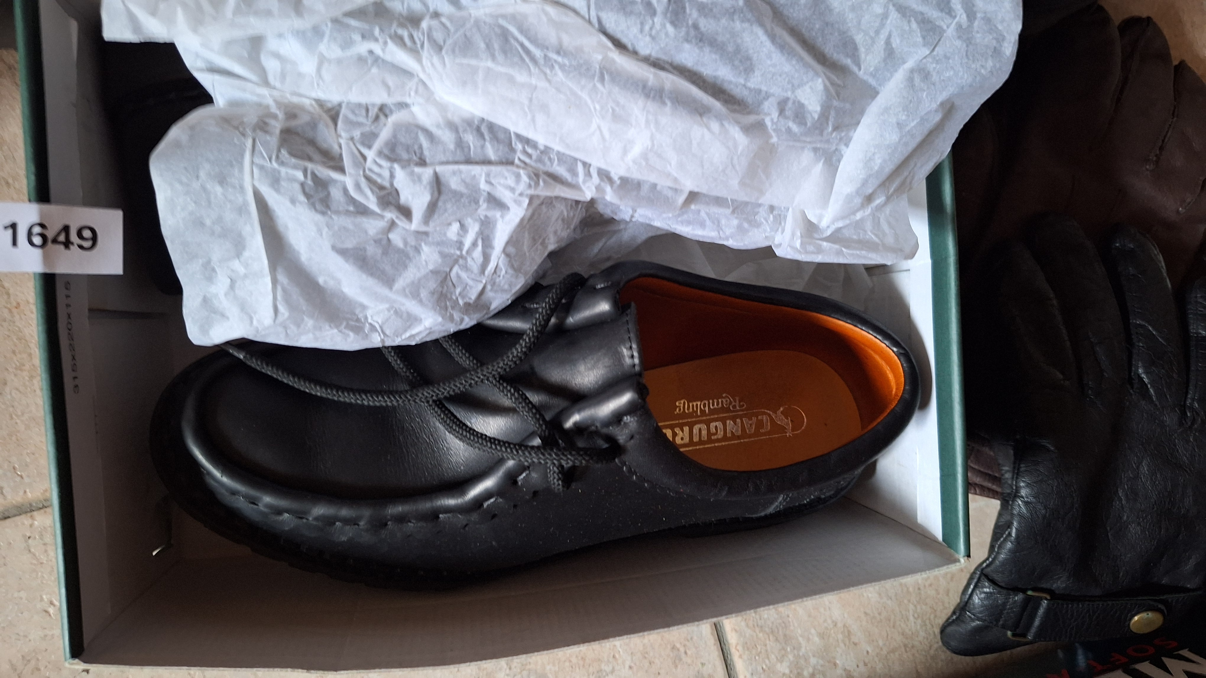 Partij diverse gedragen schoenen waaronder veterschoenen, pumps en sneakers, inclusief één paar in originele schoenendoos – foto 7 – kavel bij Goeiendeal, Houthalen-Helchteren