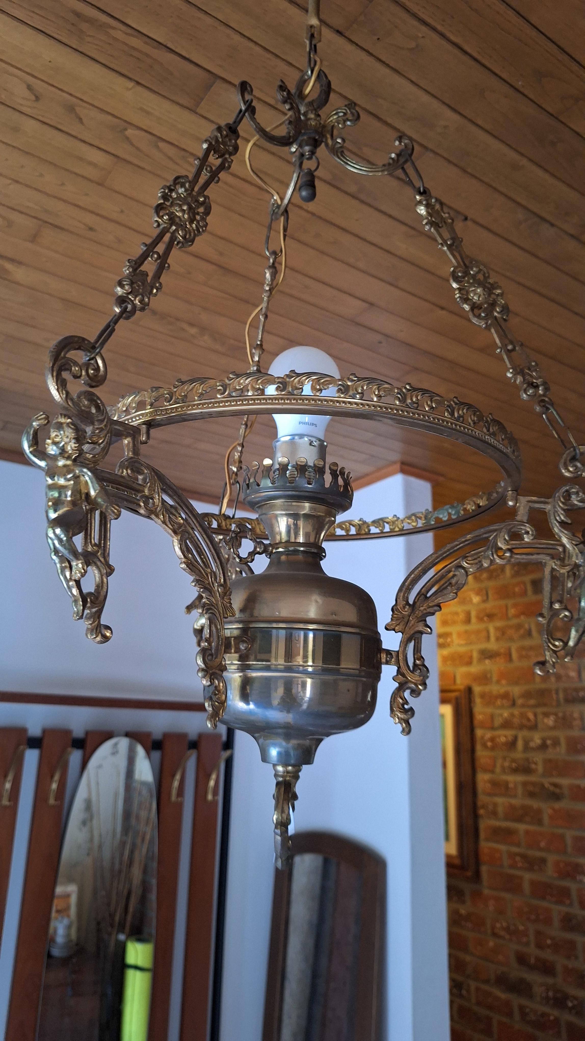 Klassieke hanglamp met sierlijke armen en een centrale lichtbron – foto 3 – kavel bij Goeiendeal, Houthalen-Helchteren