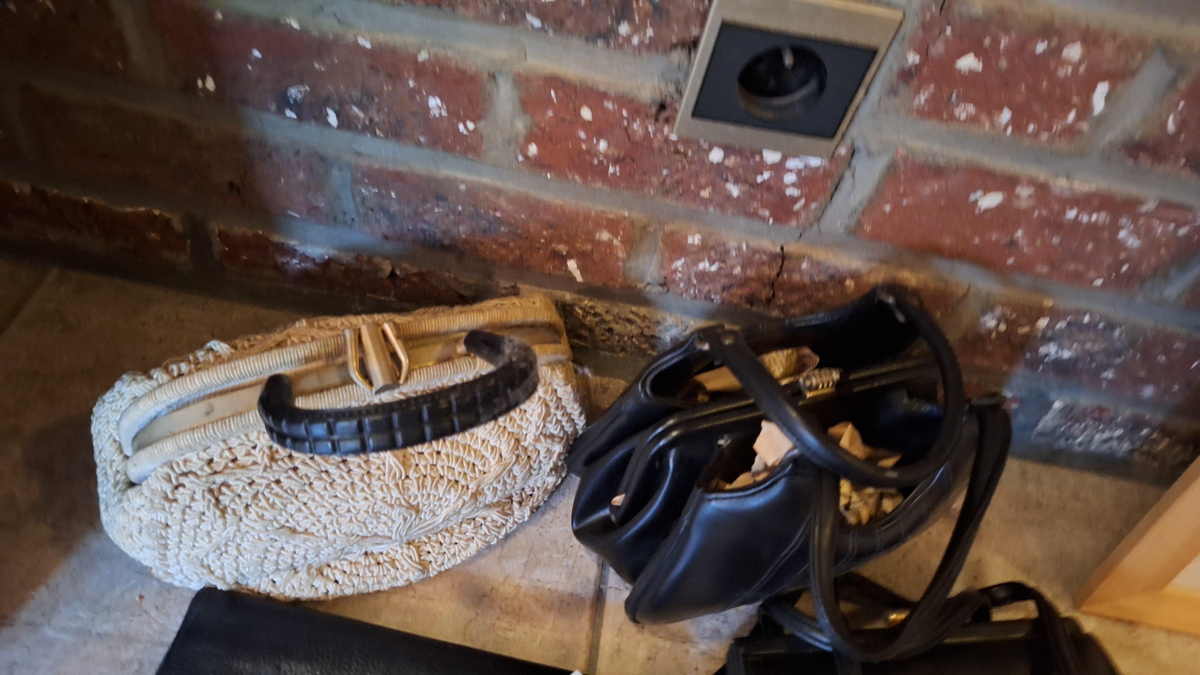 Set van 4 diverse handtassen – foto 3 – kavel bij Goeiendeal, Houthalen-Helchteren