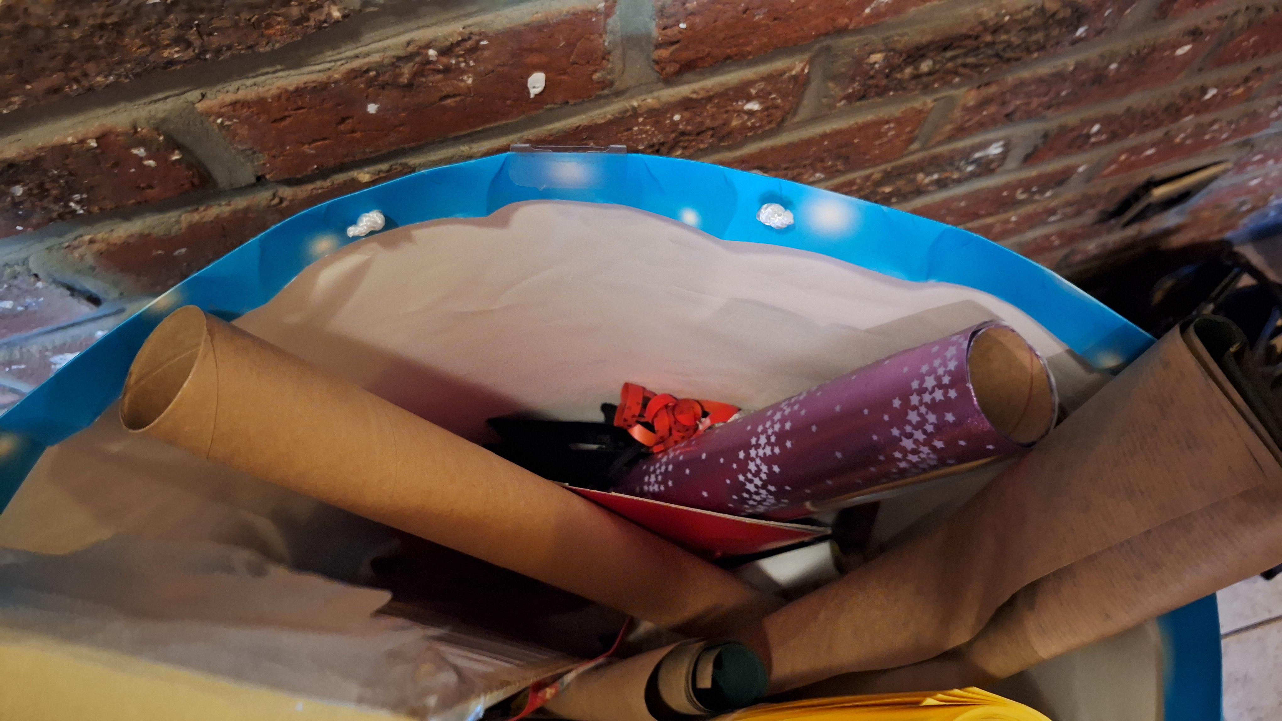 Partij diverse rollen inpakpapier – foto 3 – kavel bij Goeiendeal, Houthalen-Helchteren