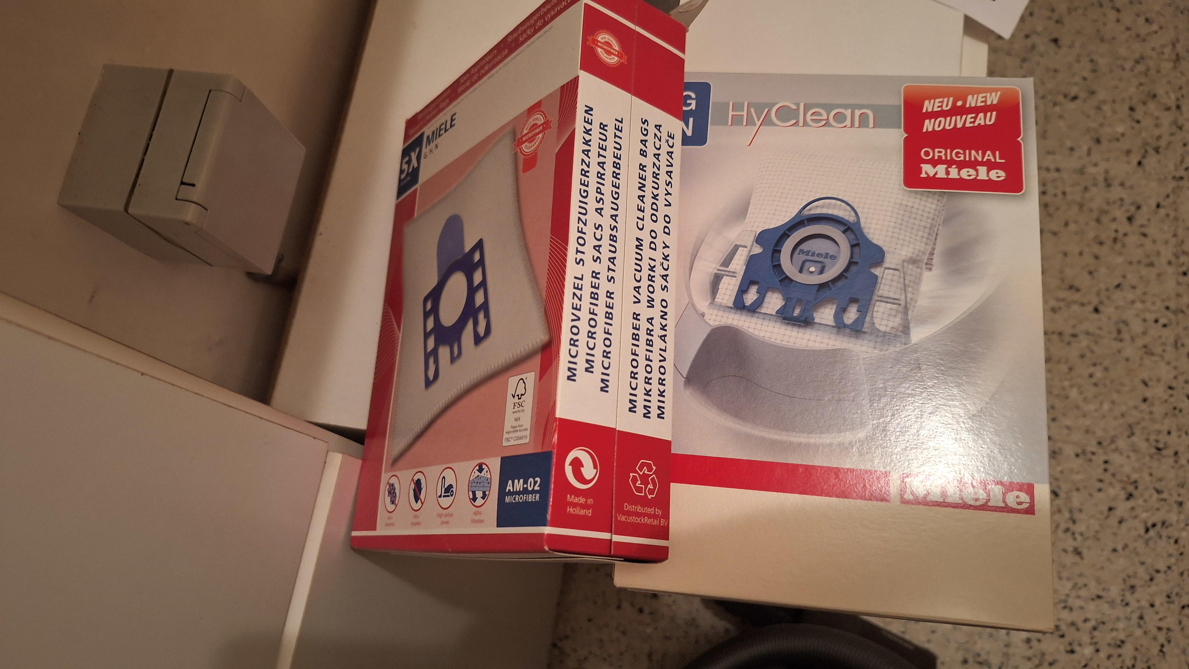 Stofzuiger van het merk Miele inclusief slang en zuigbuis & zakken – foto 4 – kavel bij Goeiendeal, Houthalen-Helchteren