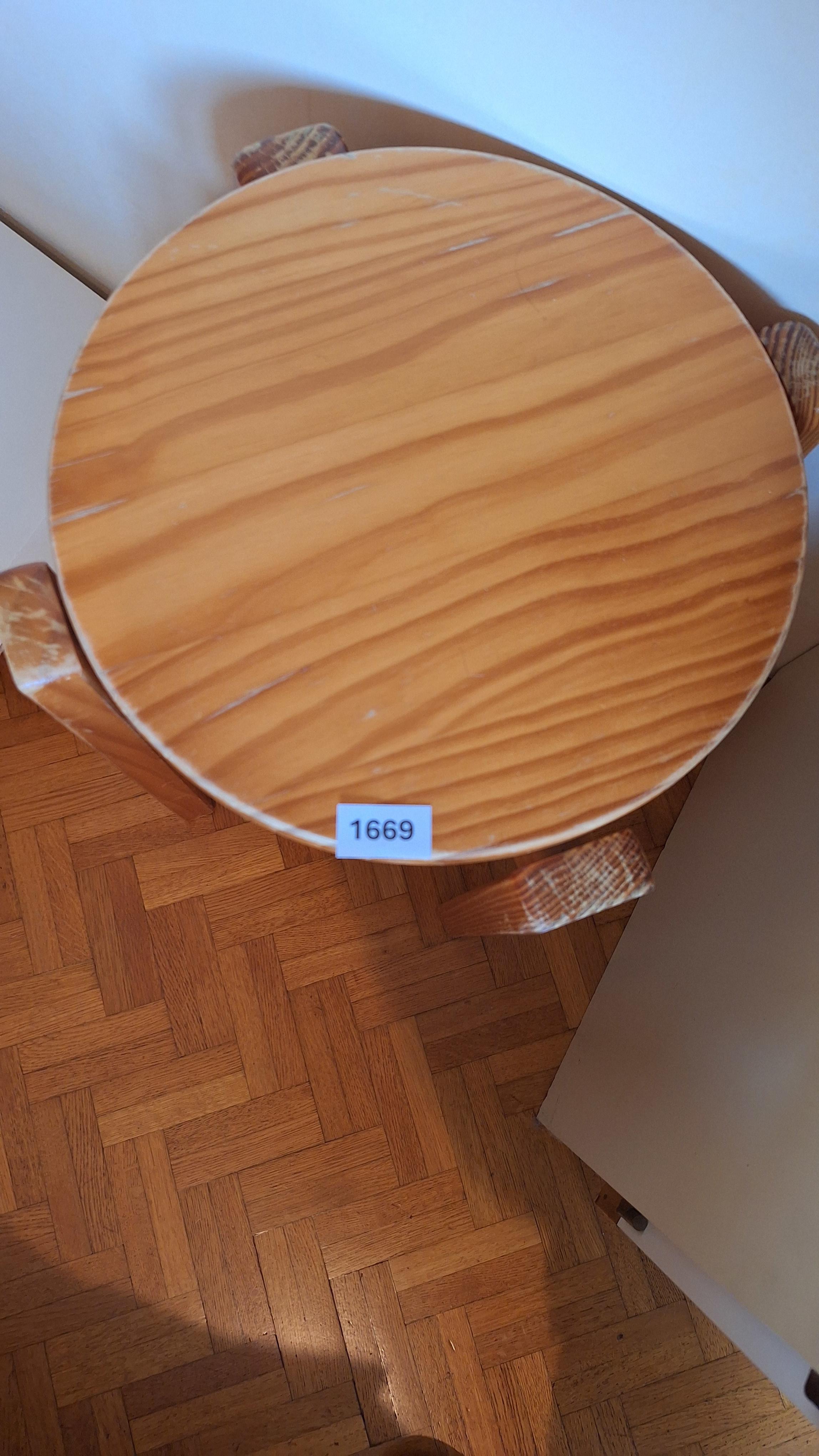 Ronde houten kruk – foto 2 – kavel bij Goeiendeal, Houthalen-Helchteren