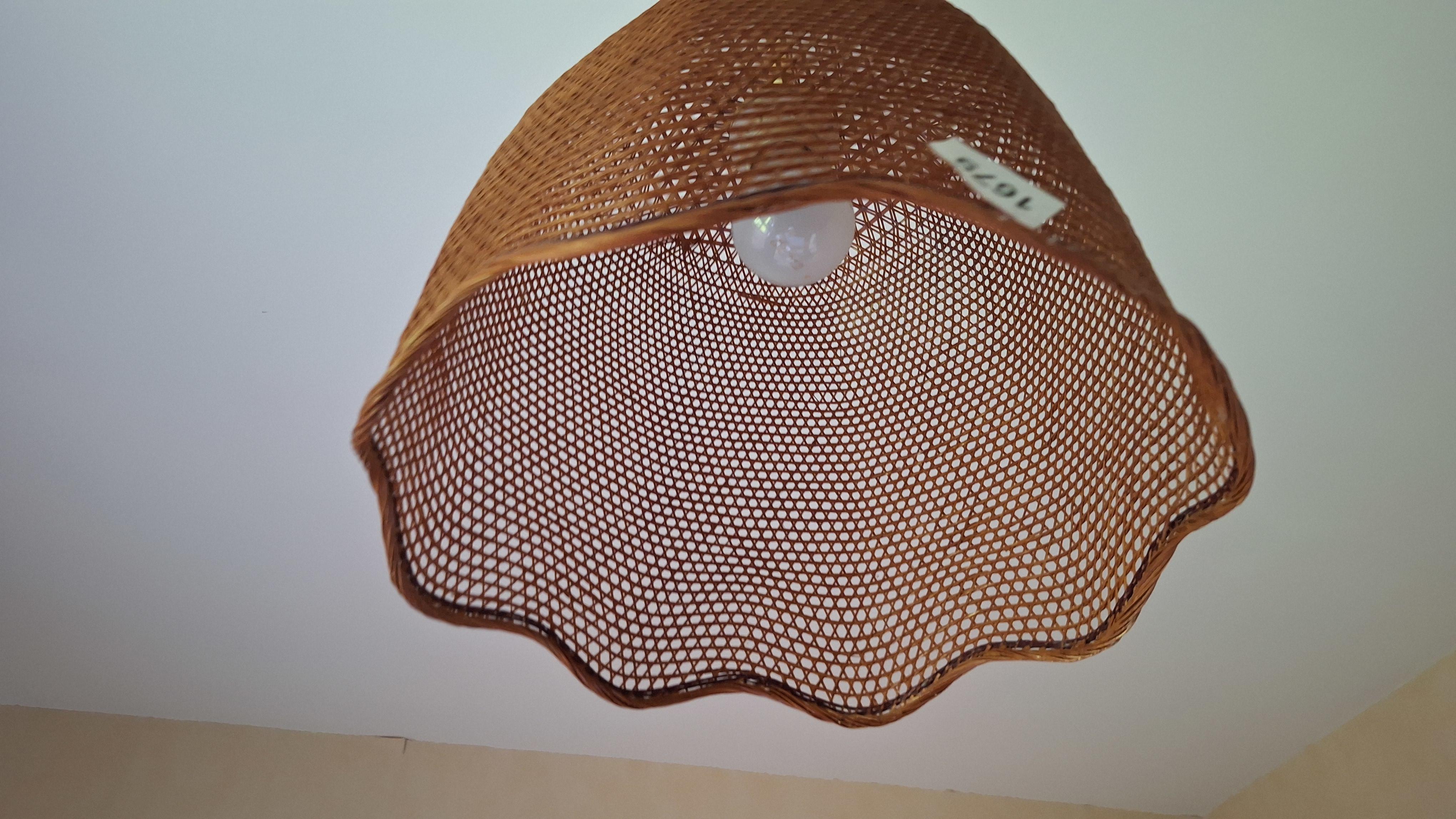 Klassieke hanglamp met een bruine geweven kap en golvende rand – foto 2 – kavel bij Goeiendeal, Houthalen-Helchteren