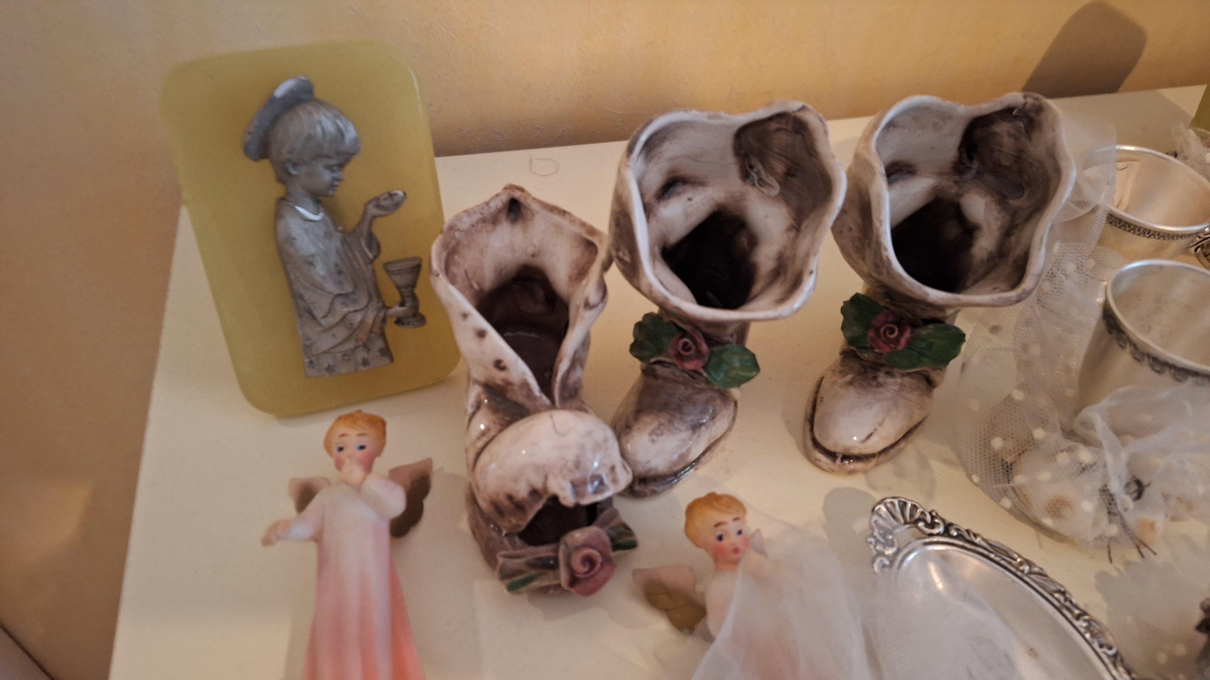 Grote verzameling diverse religieuze en decoratieve beeldjes waaronder engeltjes en communiefiguurtjes – foto 2 – kavel bij Goeiendeal, Houthalen-Helchteren