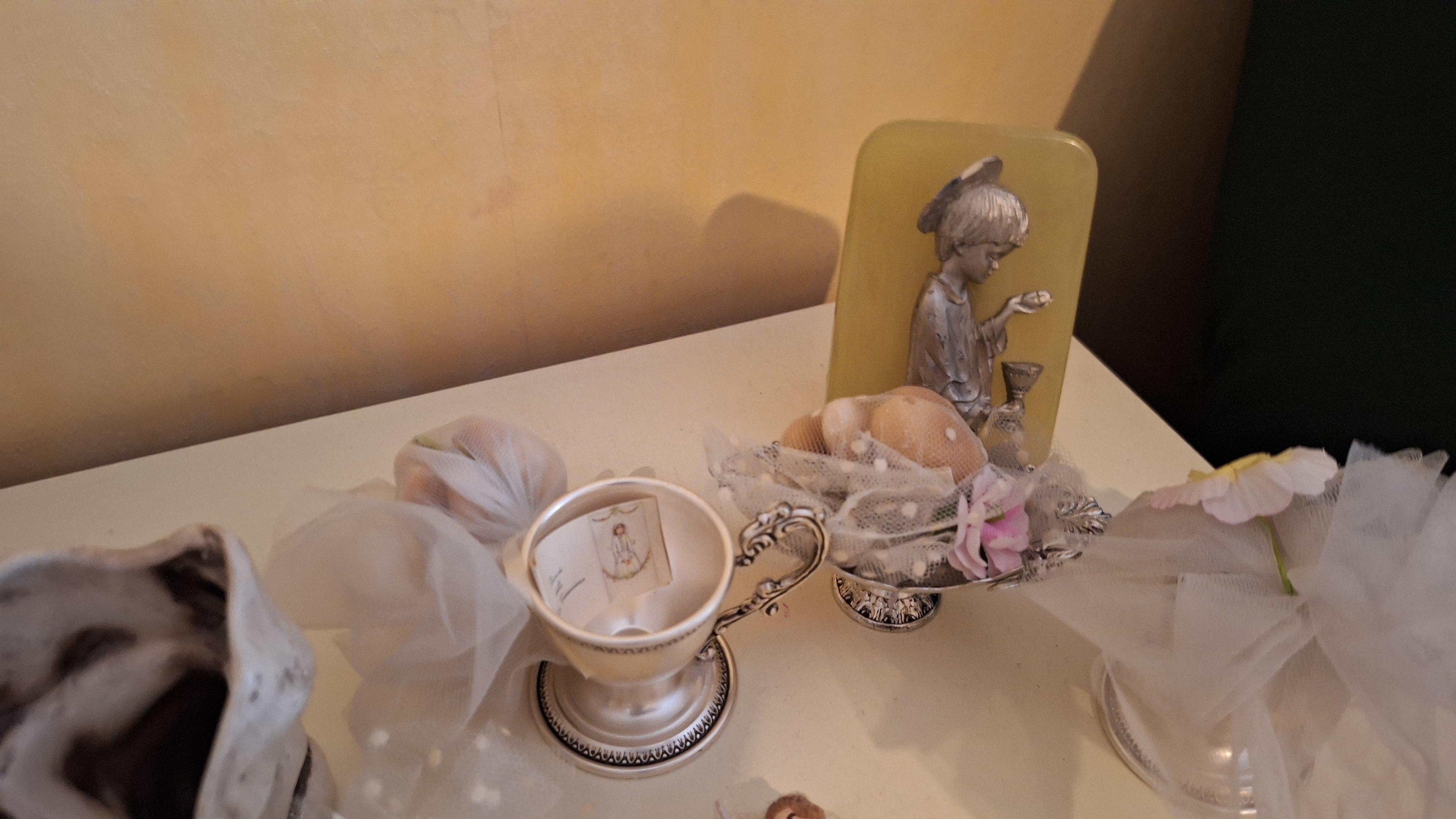 Grote verzameling diverse religieuze en decoratieve beeldjes waaronder engeltjes en communiefiguurtjes – foto 4 – kavel bij Goeiendeal, Houthalen-Helchteren