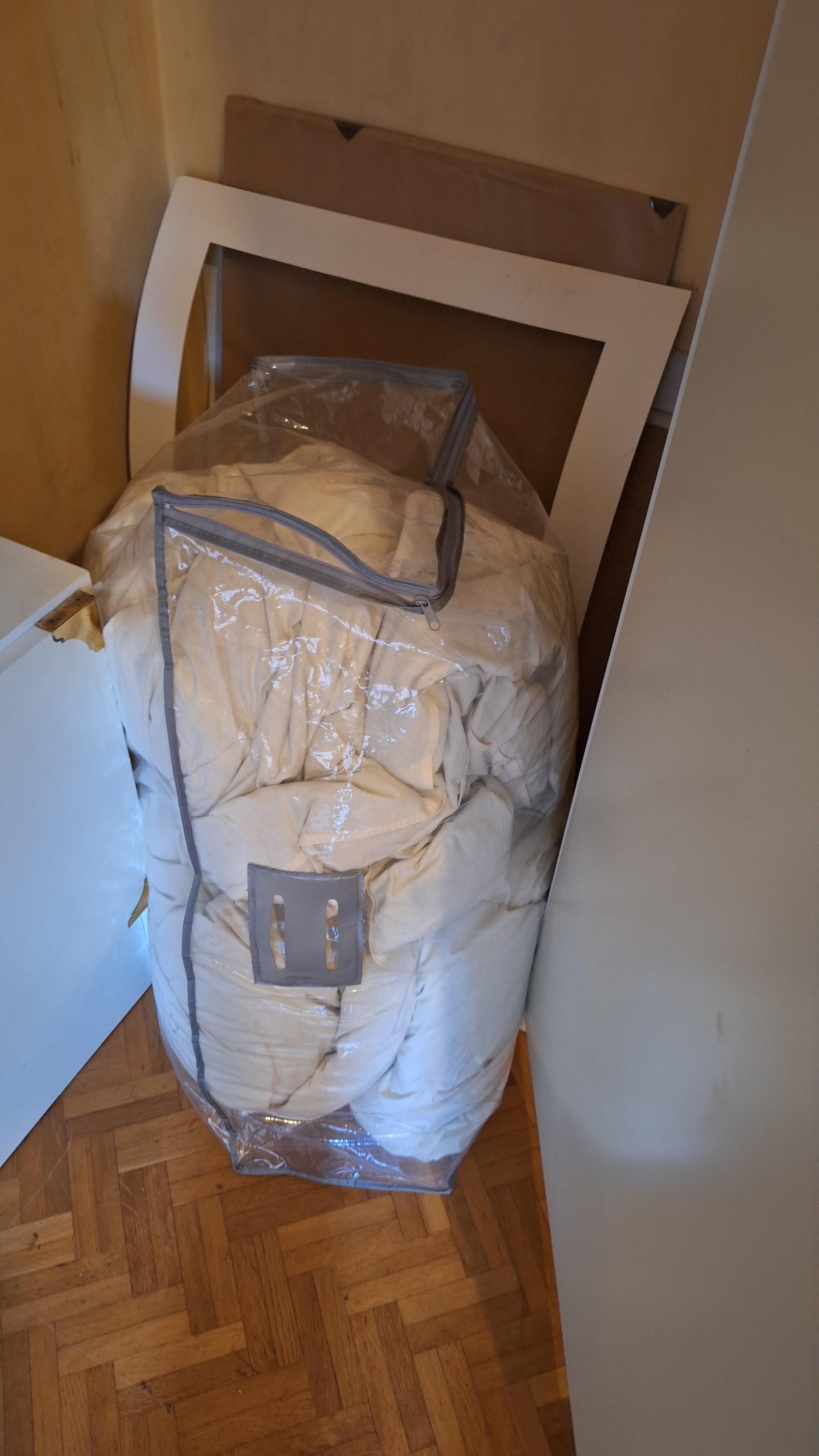 Partij diverse hoofdkussens en dekbedden afzonderlijk verpakt in plastic beschermhoezen – foto 4 – kavel bij Goeiendeal, Houthalen-Helchteren