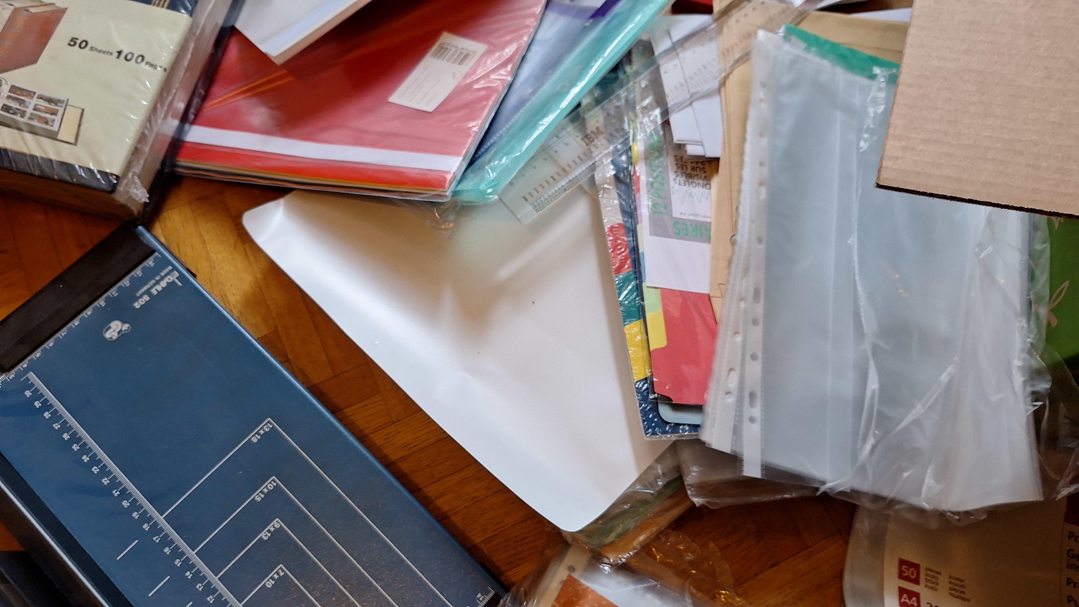 Grote partij diverse kantoorbenodigdheden waaronder organizers, schrijfwaren van BIC en fotopapier van Sihl Inkjet – foto 3 – kavel bij Goeiendeal, Houthalen-Helchteren