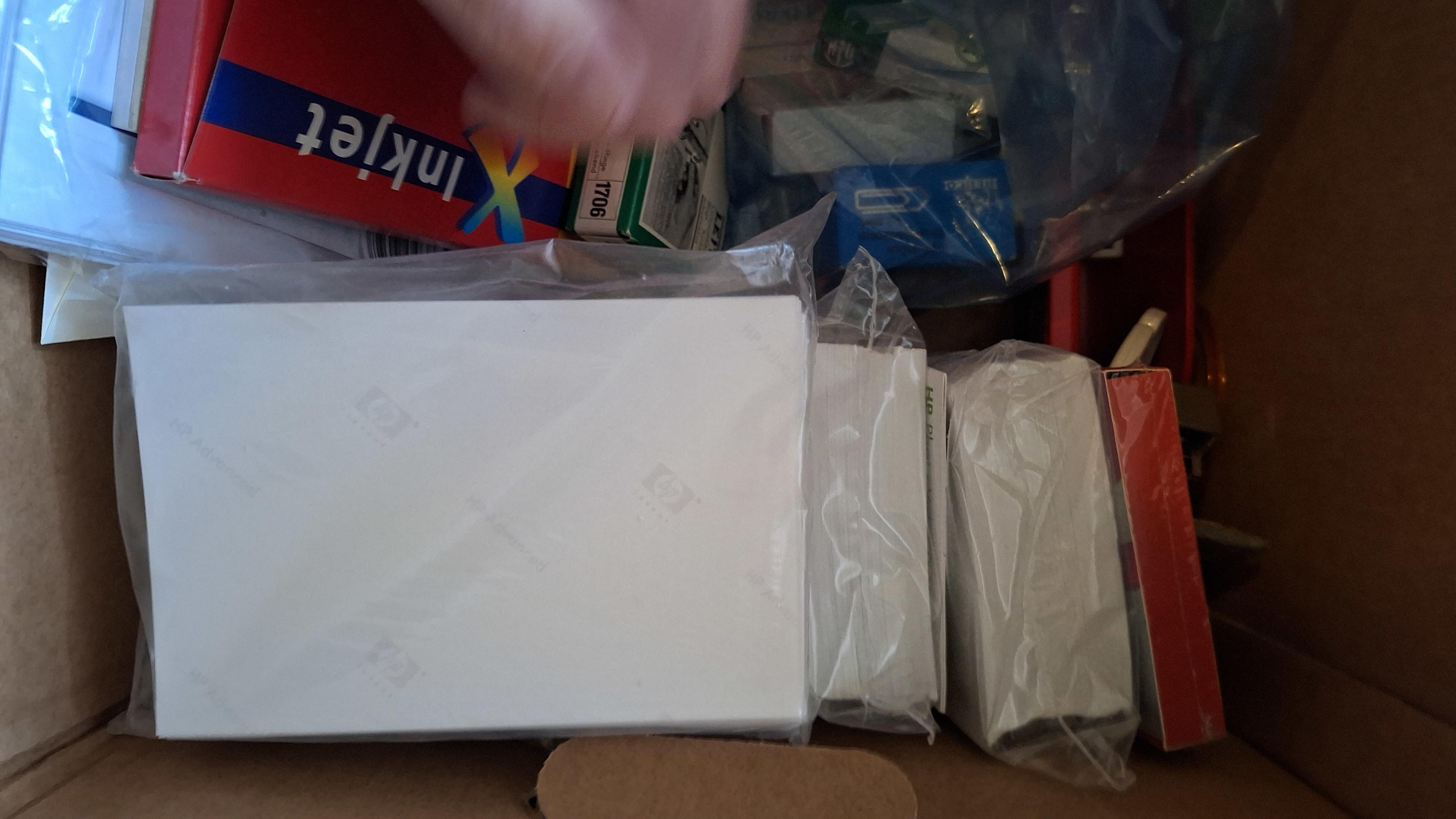 Grote partij diverse kantoorbenodigdheden waaronder organizers, schrijfwaren van BIC en fotopapier van Sihl Inkjet – foto 8 – kavel bij Goeiendeal, Houthalen-Helchteren