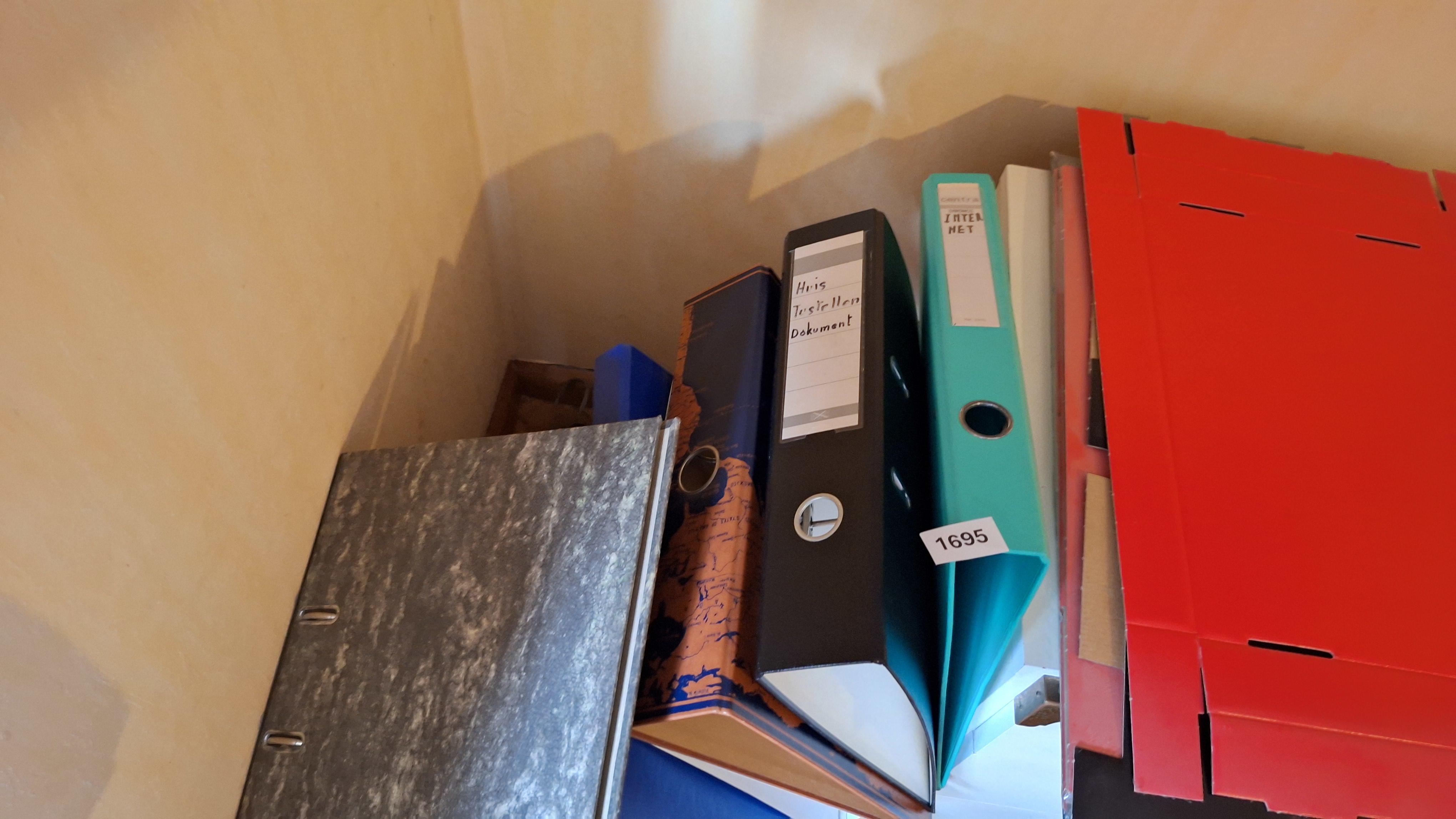 Stapel diverse gekleurde ordners en ringmappen – foto 3 – kavel bij Goeiendeal, Houthalen-Helchteren