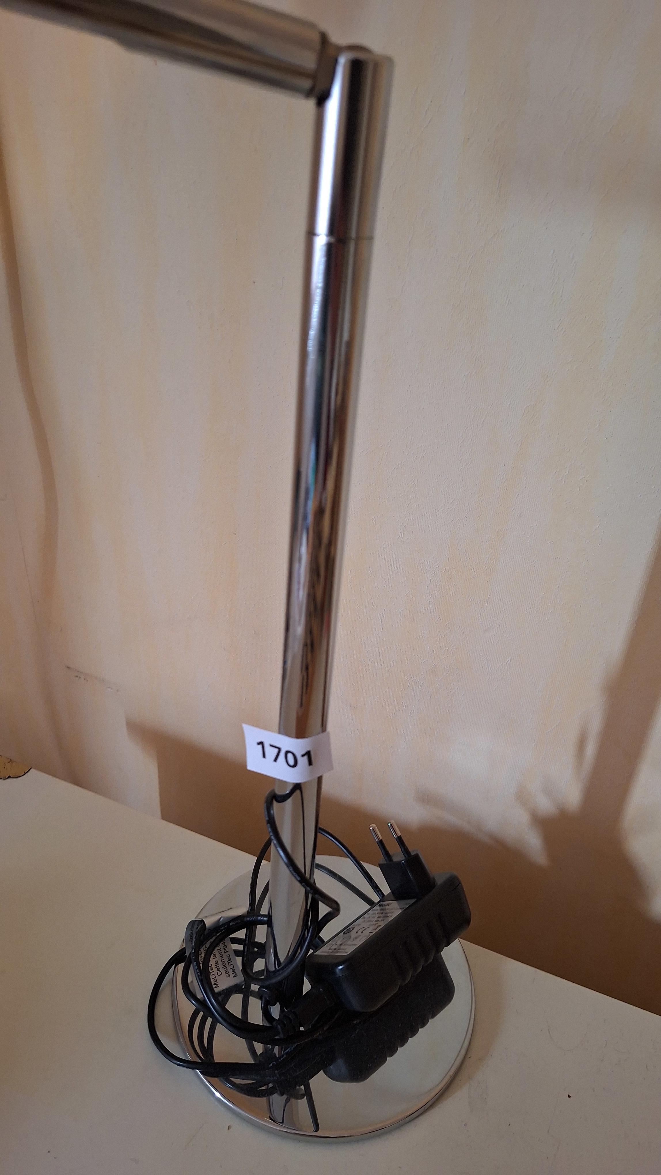 Minimalistische bureaulamp met een slanke opbouw en verstelbare arm – foto 2 – kavel bij Goeiendeal, Houthalen-Helchteren