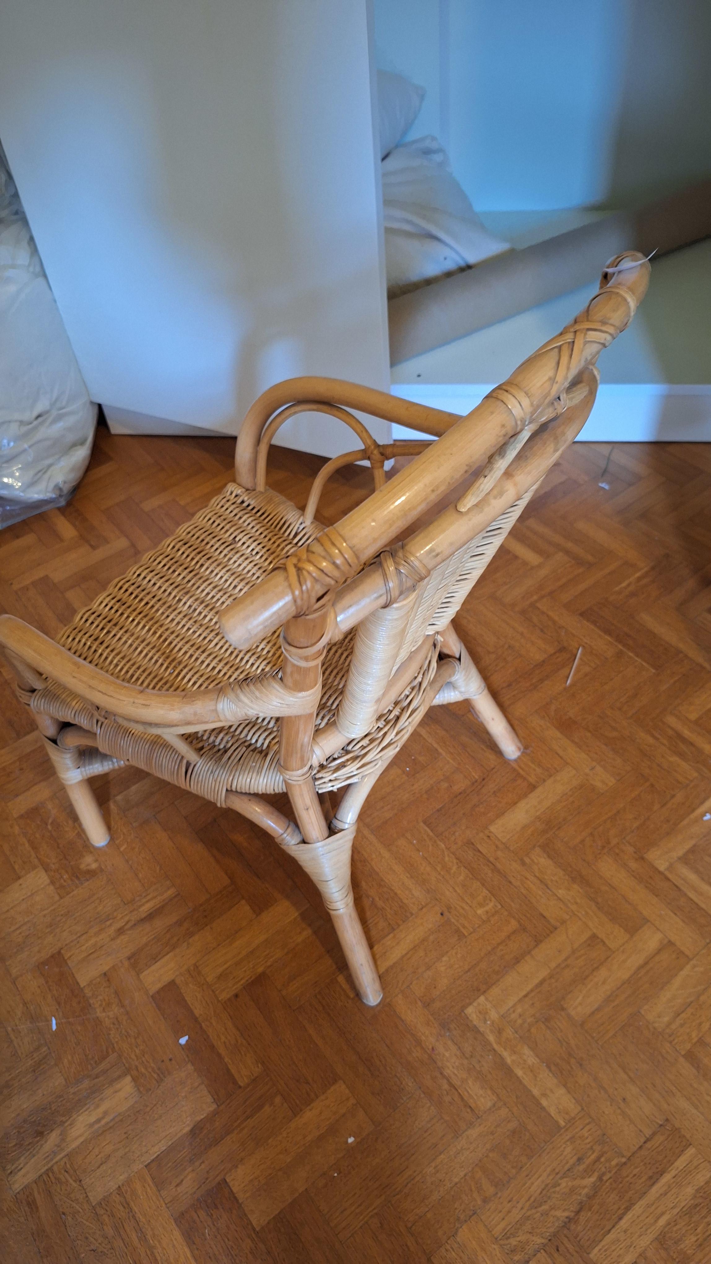 Rotan fauteuil met een hoge gevlochten rugleuning en doorlopende armleuningen – foto 3 – kavel bij Goeiendeal, Houthalen-Helchteren
