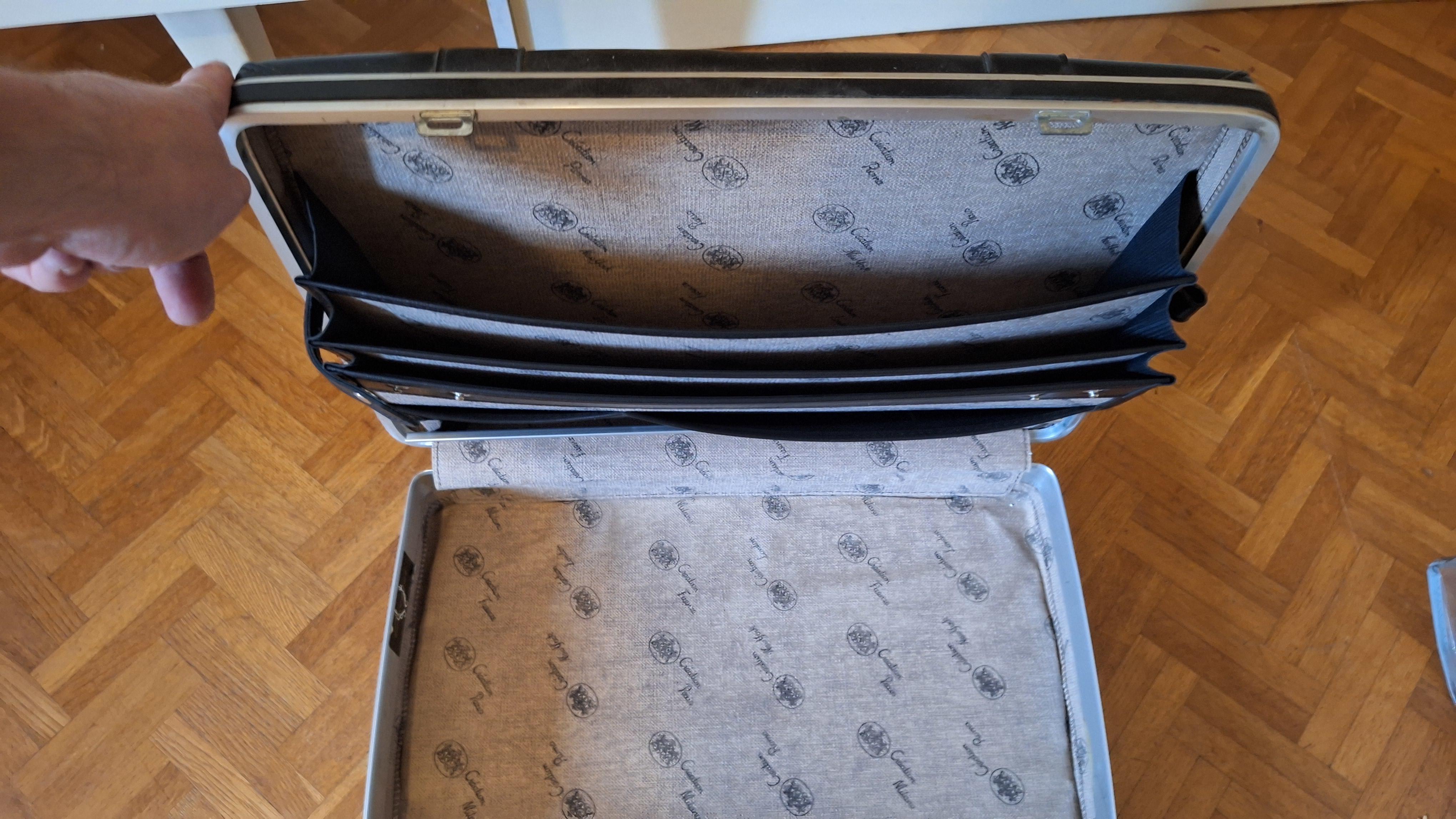 Zwarte rechthoekige koffer met een stevig handvat en metalen sluitingen – foto 2 – kavel bij Goeiendeal, Houthalen-Helchteren