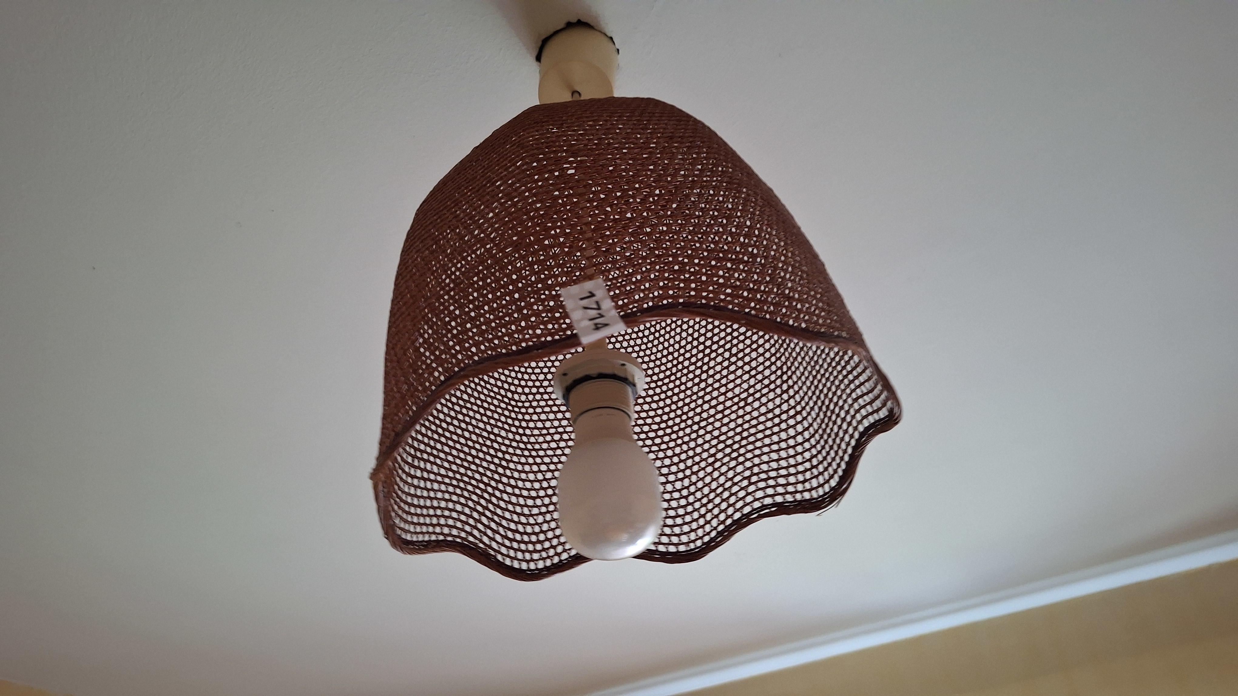 Klassieke hanglamp met een bruine geweven kap en golvende rand – foto 2 – kavel bij Goeiendeal, Houthalen-Helchteren