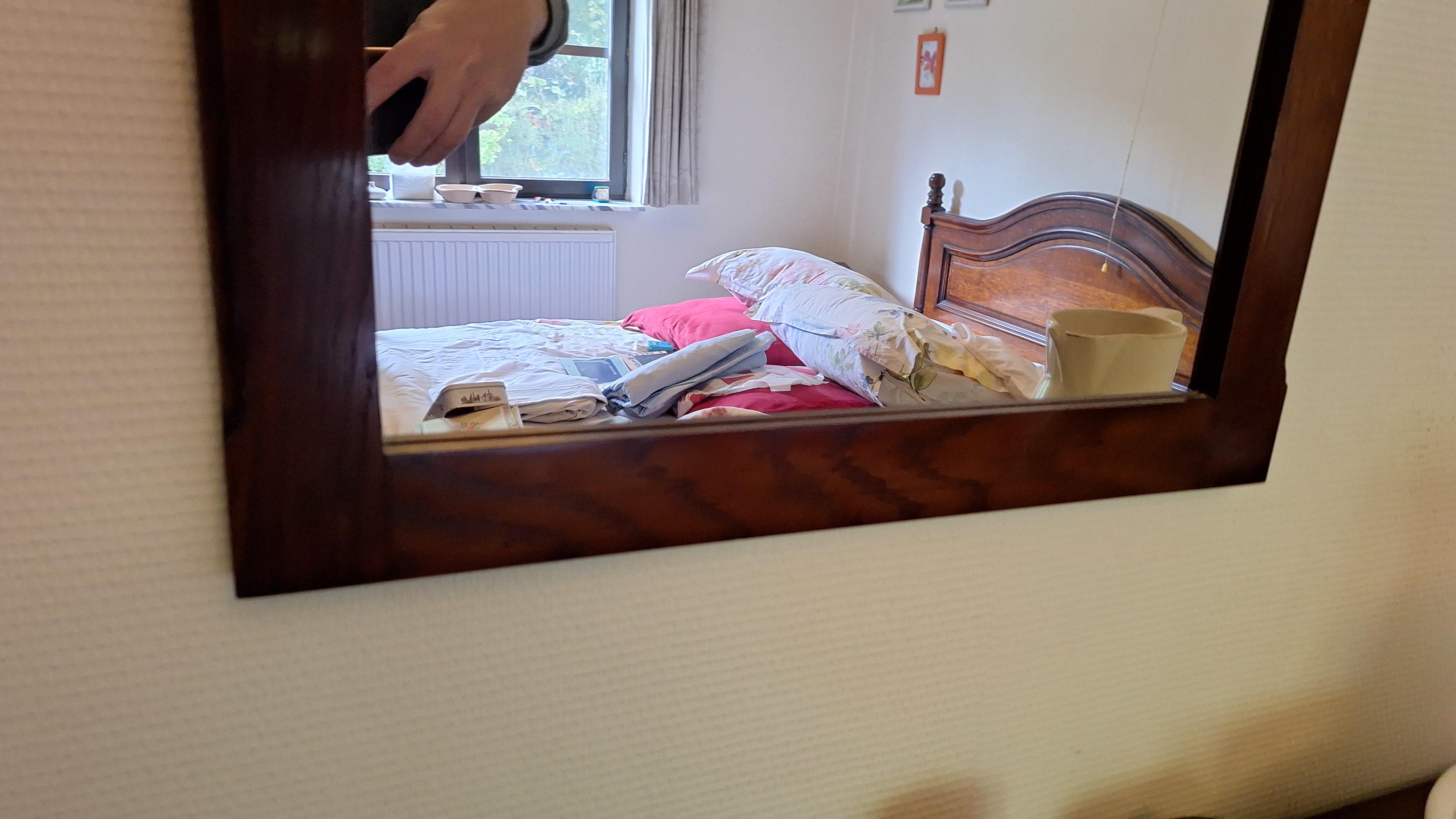 Klassieke wandspiegel in een donkere geprofileerde omlijsting met een boogvormige bovenzijde – foto 2 – kavel bij Goeiendeal, Houthalen-Helchteren