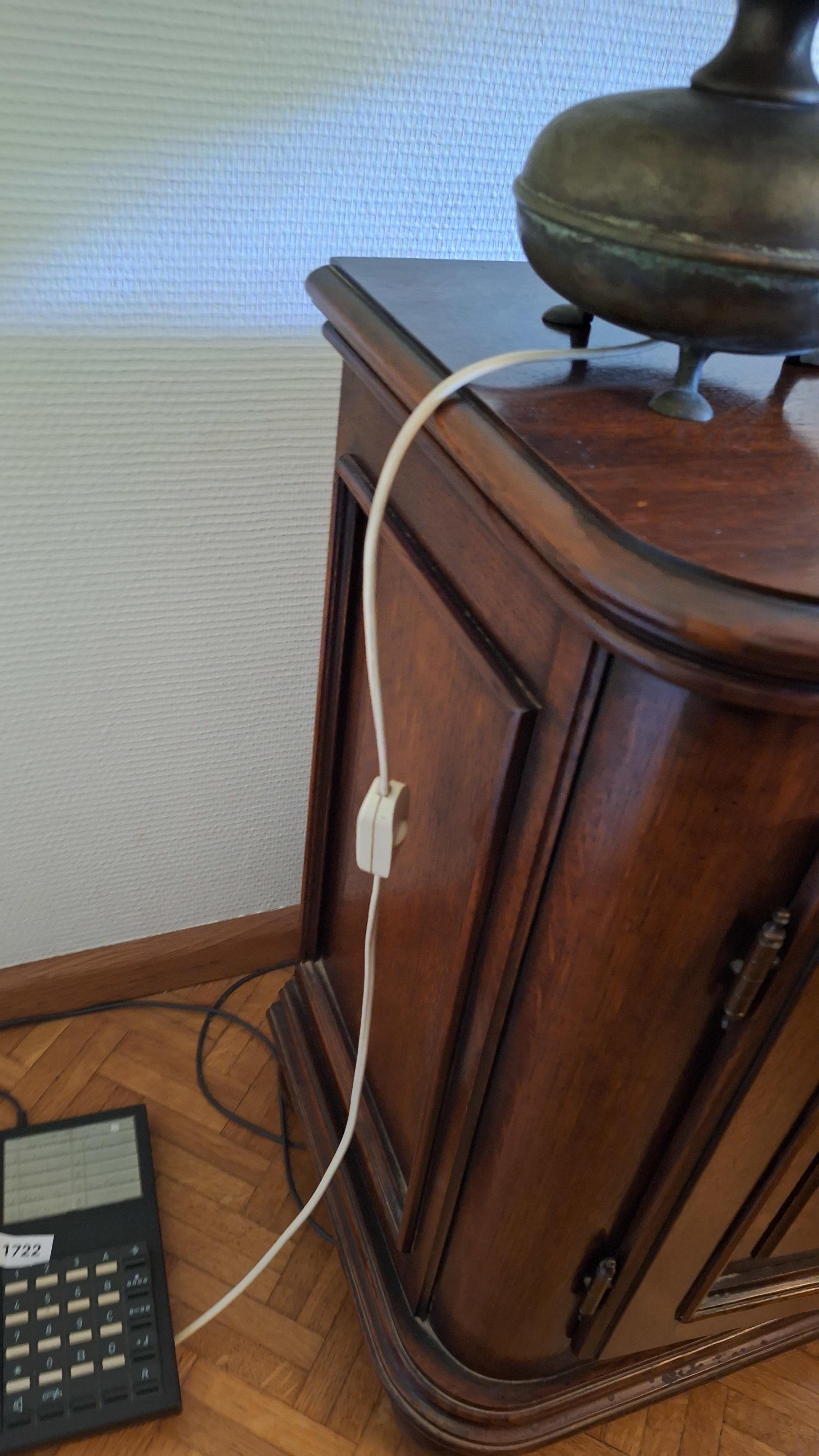 Klassiek nachtkastje met een geprofileerde deur en afgeronde hoeken – foto 5 – kavel bij Goeiendeal, Houthalen-Helchteren
