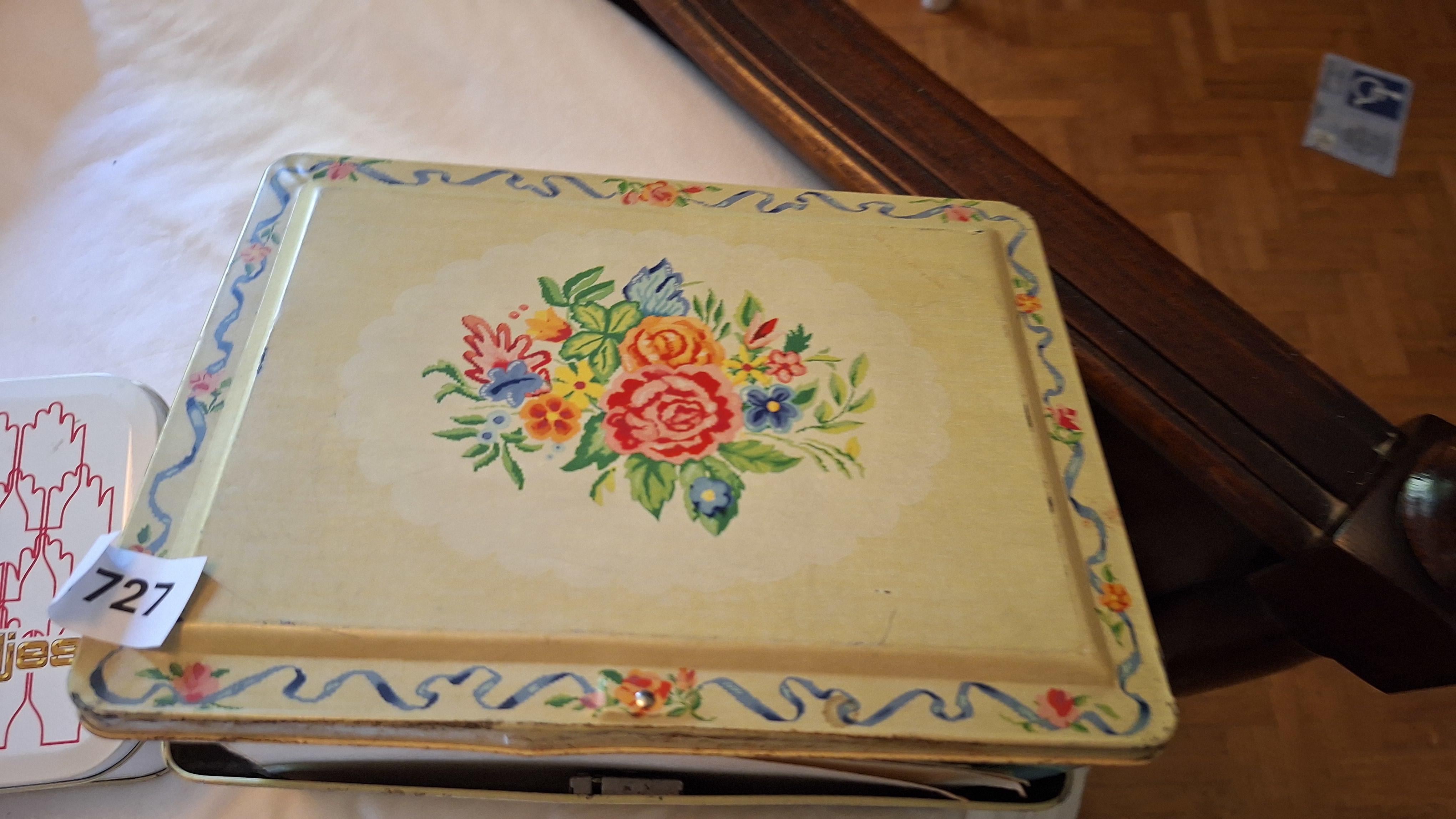 Set van twee vintage metalen opbergdozen waaronder een doosje van Antwerpse Handjes met inhoud – foto 2 – kavel bij Goeiendeal, Houthalen-Helchteren