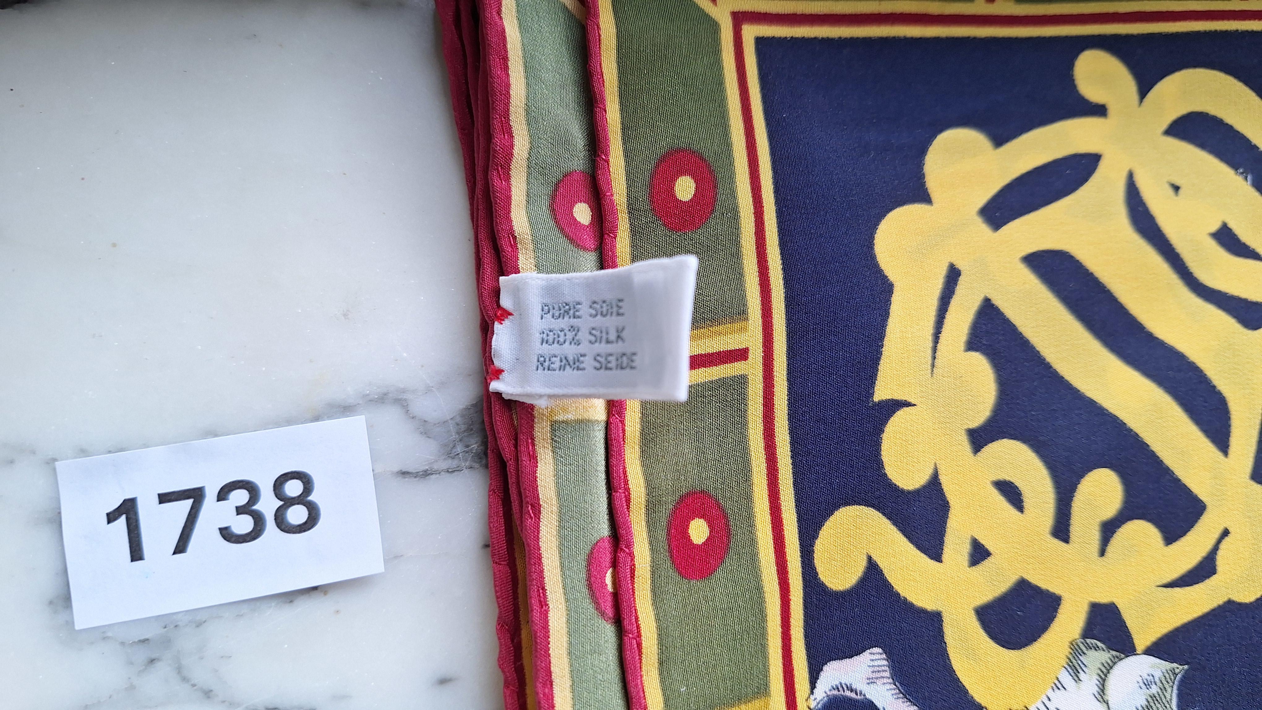 Zijden sjaal met engelenmotief samen met een zilverkleurige verpakking – foto 3 – kavel bij Goeiendeal, Houthalen-Helchteren