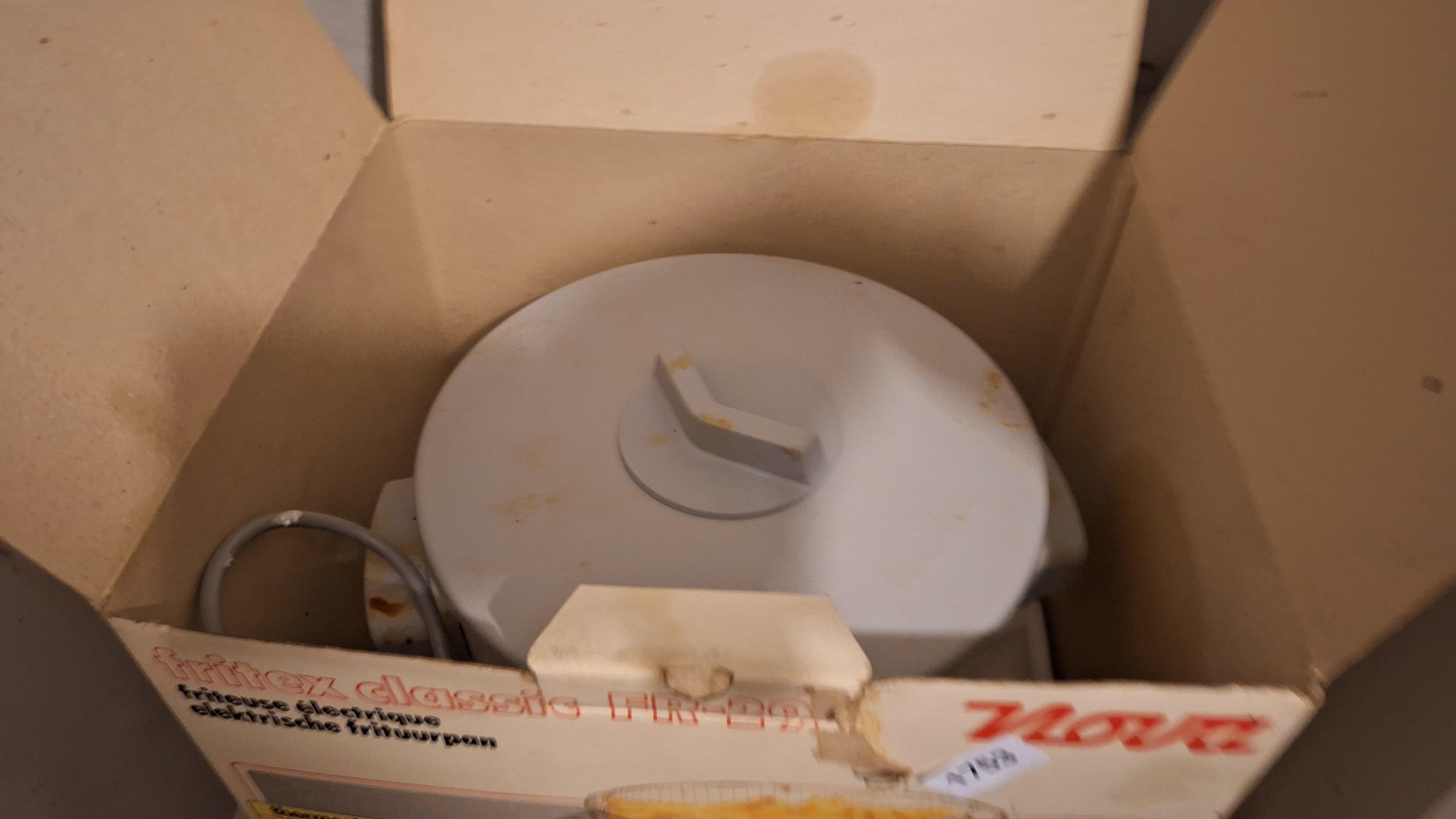 Keukenapparatuur bestaande uit een Itimat mini-oven en een Nova Fritex Classic FR-29 elektrische frituurpan in originele doos – foto 3 – kavel bij Goeiendeal, Houthalen-Helchteren
