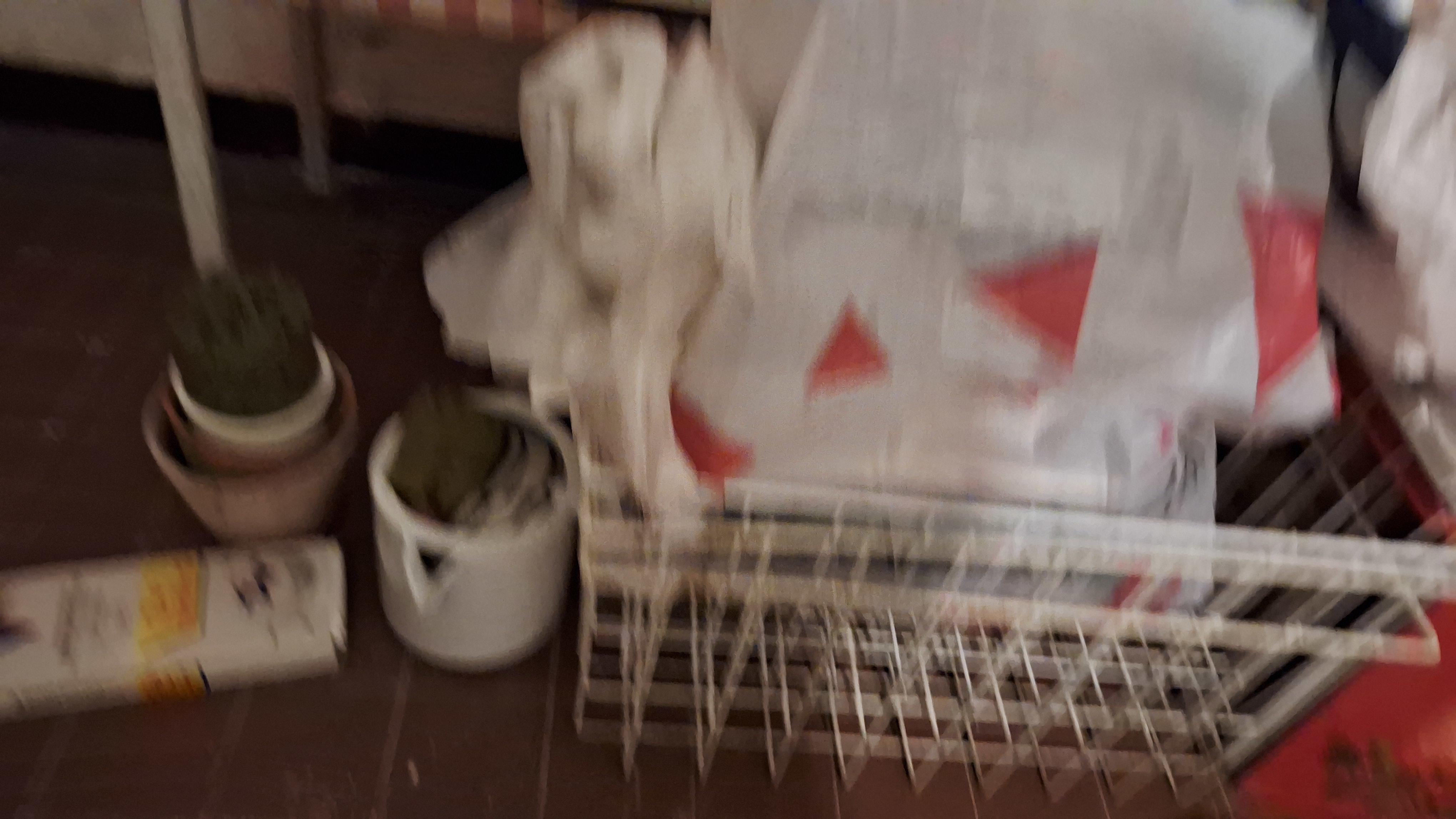 Inhoud van een metalen stellingkast bestaande uit manden, boeken en diverse glazen weckpotten – foto 2 – kavel bij Goeiendeal, Houthalen-Helchteren