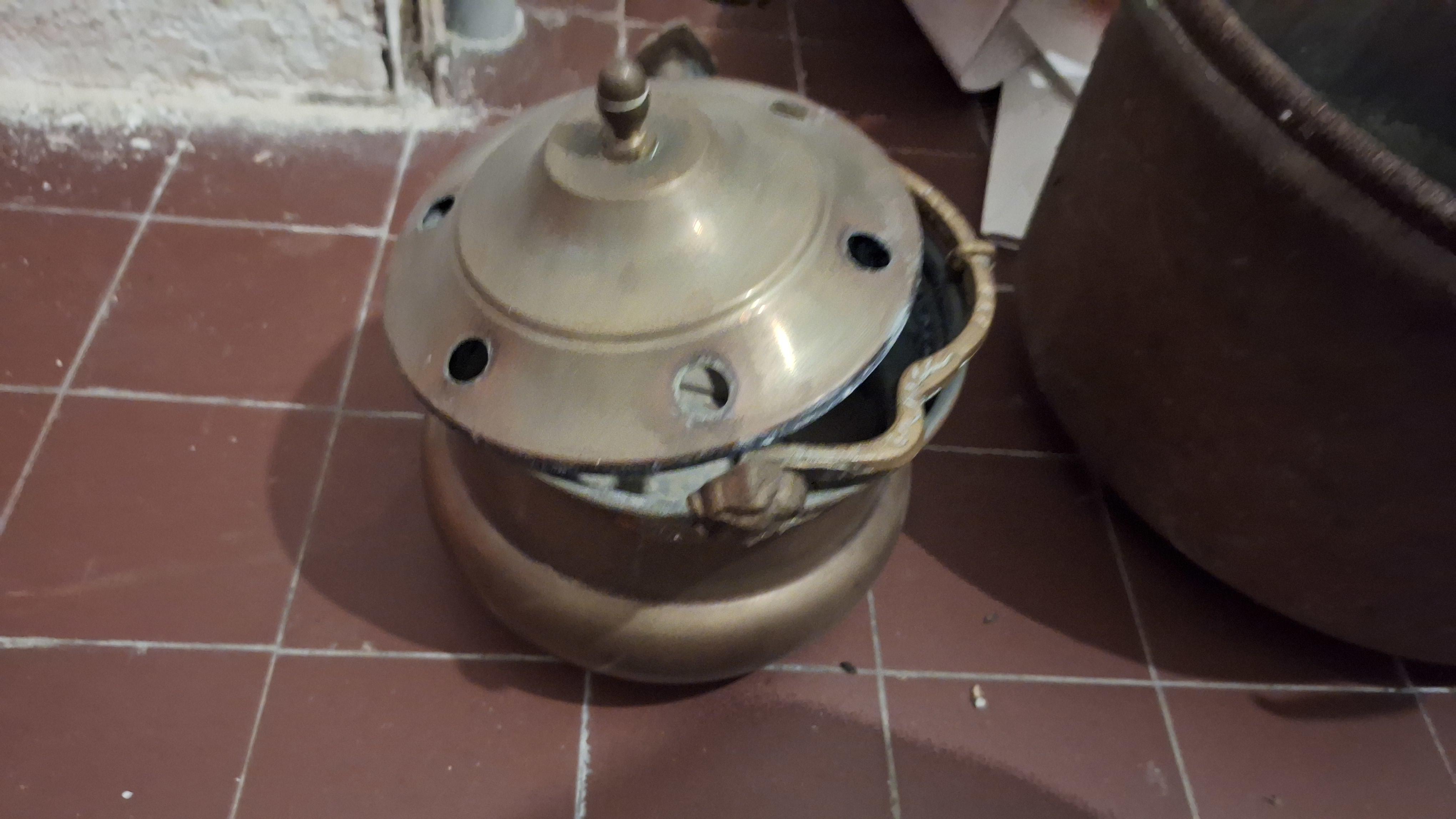 Set van antieke Koper decoratieve kookpotten, een ketel met deksel en een klassieke hangweegschaal – foto 4 – kavel bij Goeiendeal, Houthalen-Helchteren