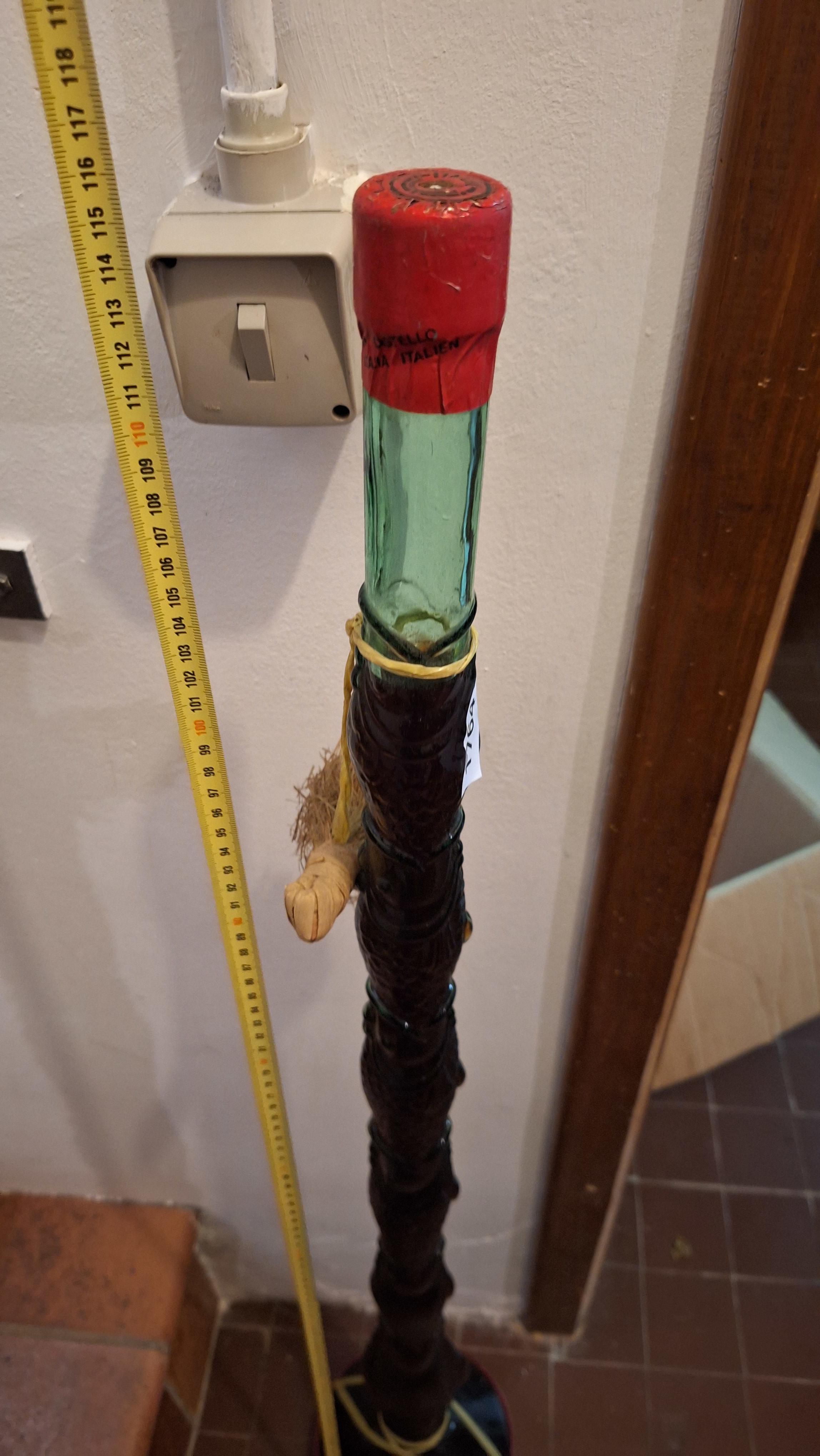 Opvallend gevormde fles met een smalle hals omwikkeld met decoratief vlechtwerk – foto 2 – kavel bij Goeiendeal, Houthalen-Helchteren
