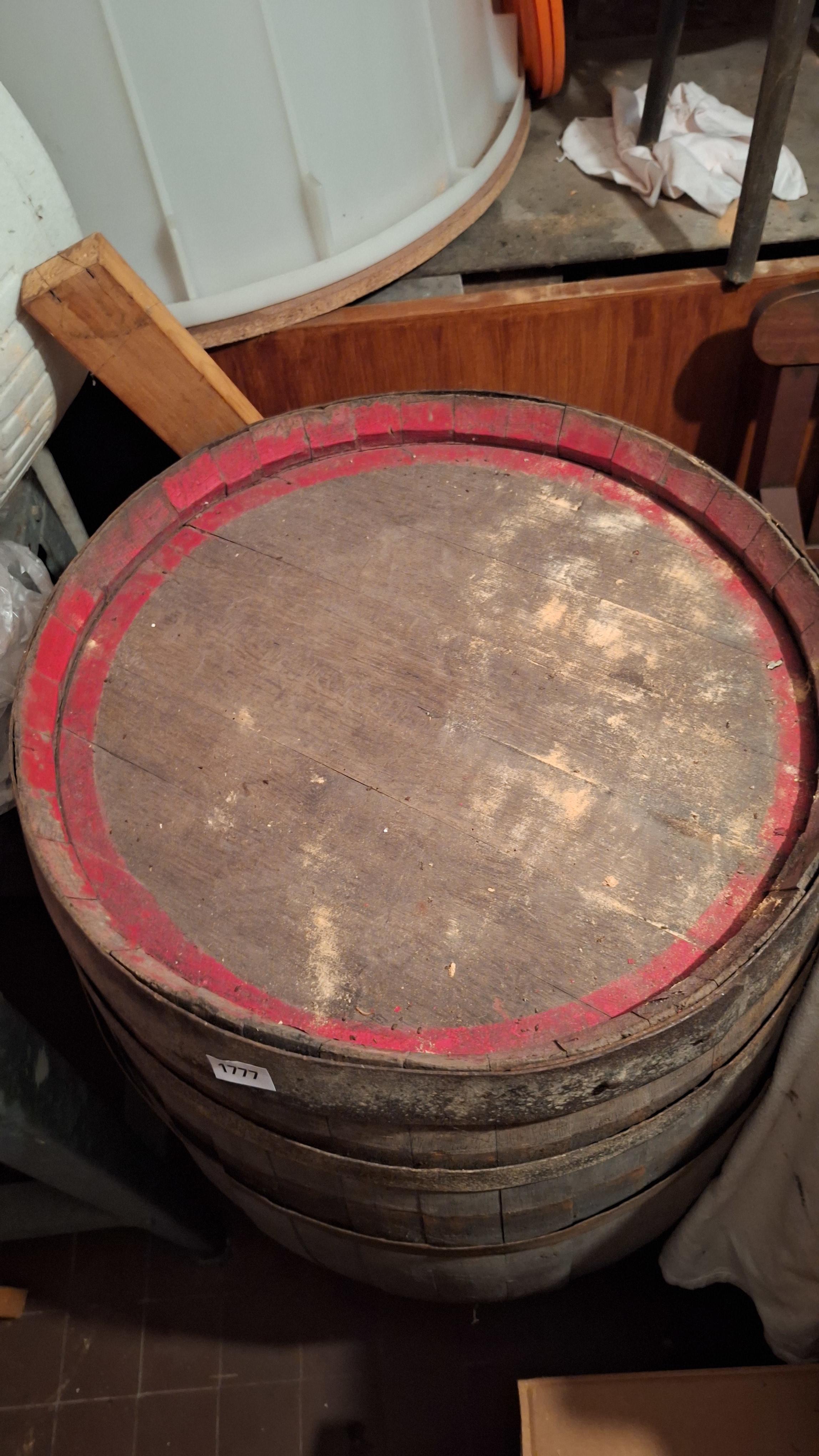 Groot authentiek wijnvat of bierfust met metalen hoepels – foto 2 – kavel bij Goeiendeal, Houthalen-Helchteren