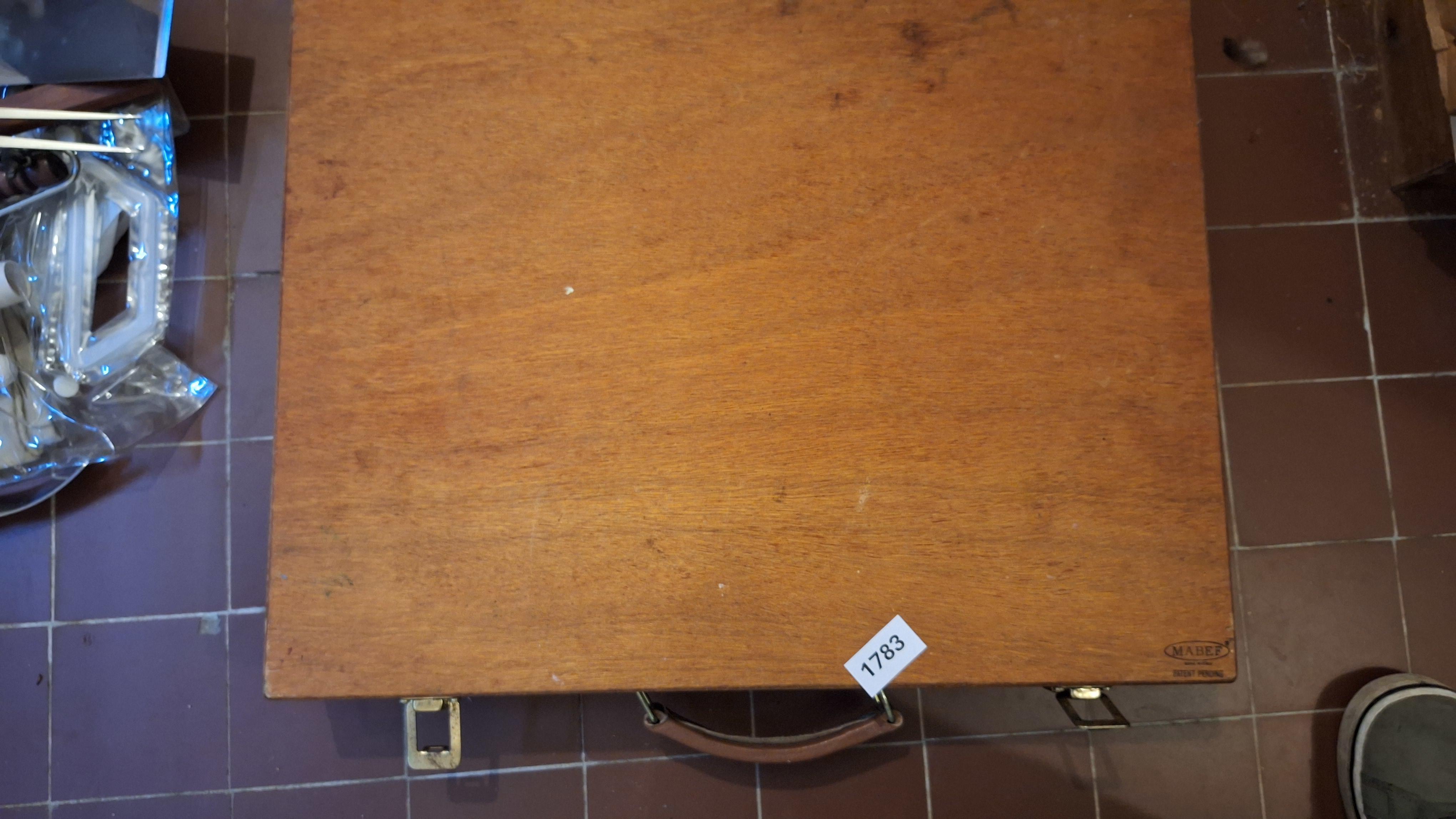 Houten schilderskoffer gevuld met een grote collectie tubes olieverf, penselen en schildersmessen – foto 4 – kavel bij Goeiendeal, Houthalen-Helchteren