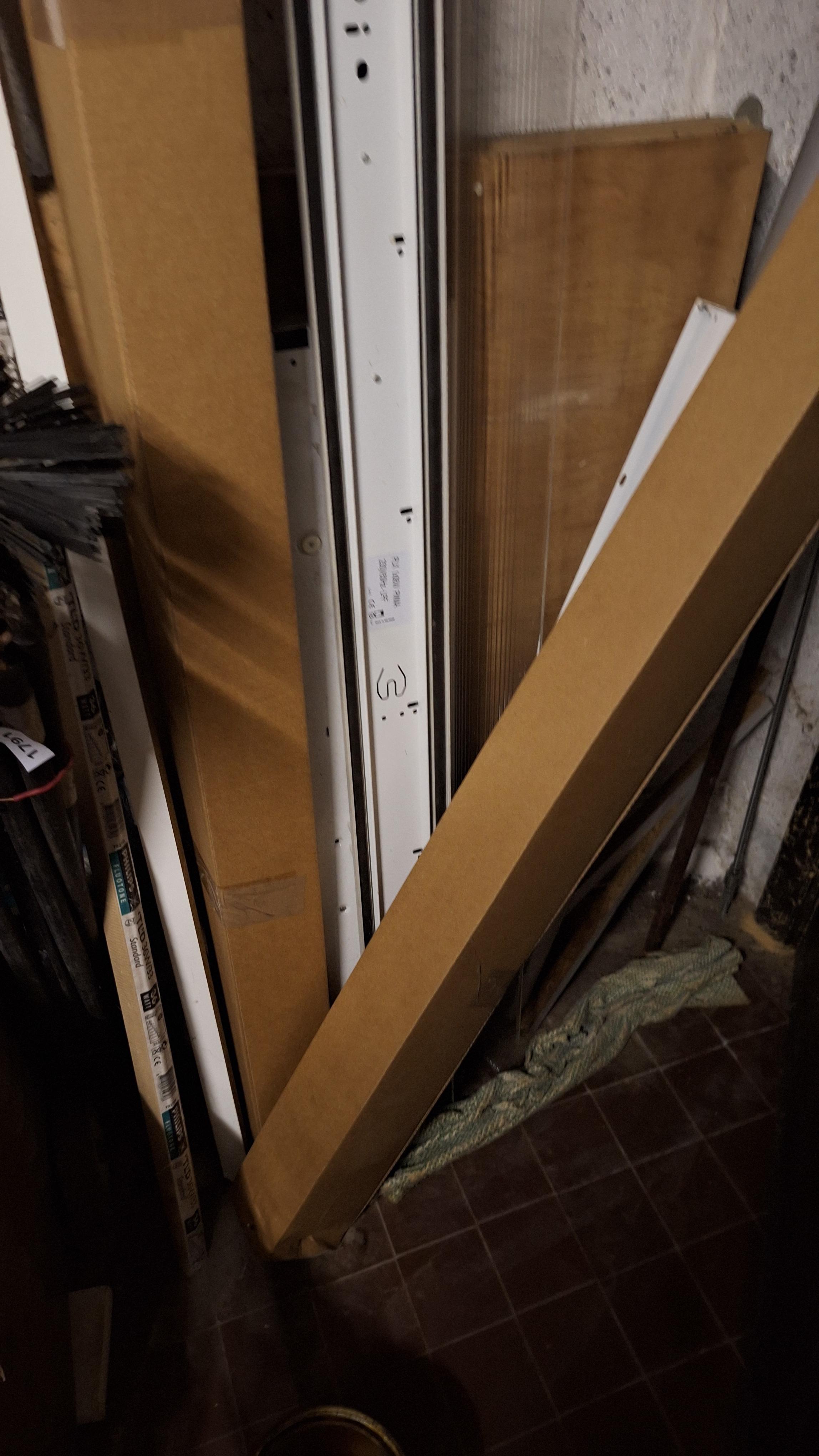Set van diverse tl-armaturen en tl-buizen, deels in originele kartonnen kokers – foto 3 – kavel bij Goeiendeal, Houthalen-Helchteren