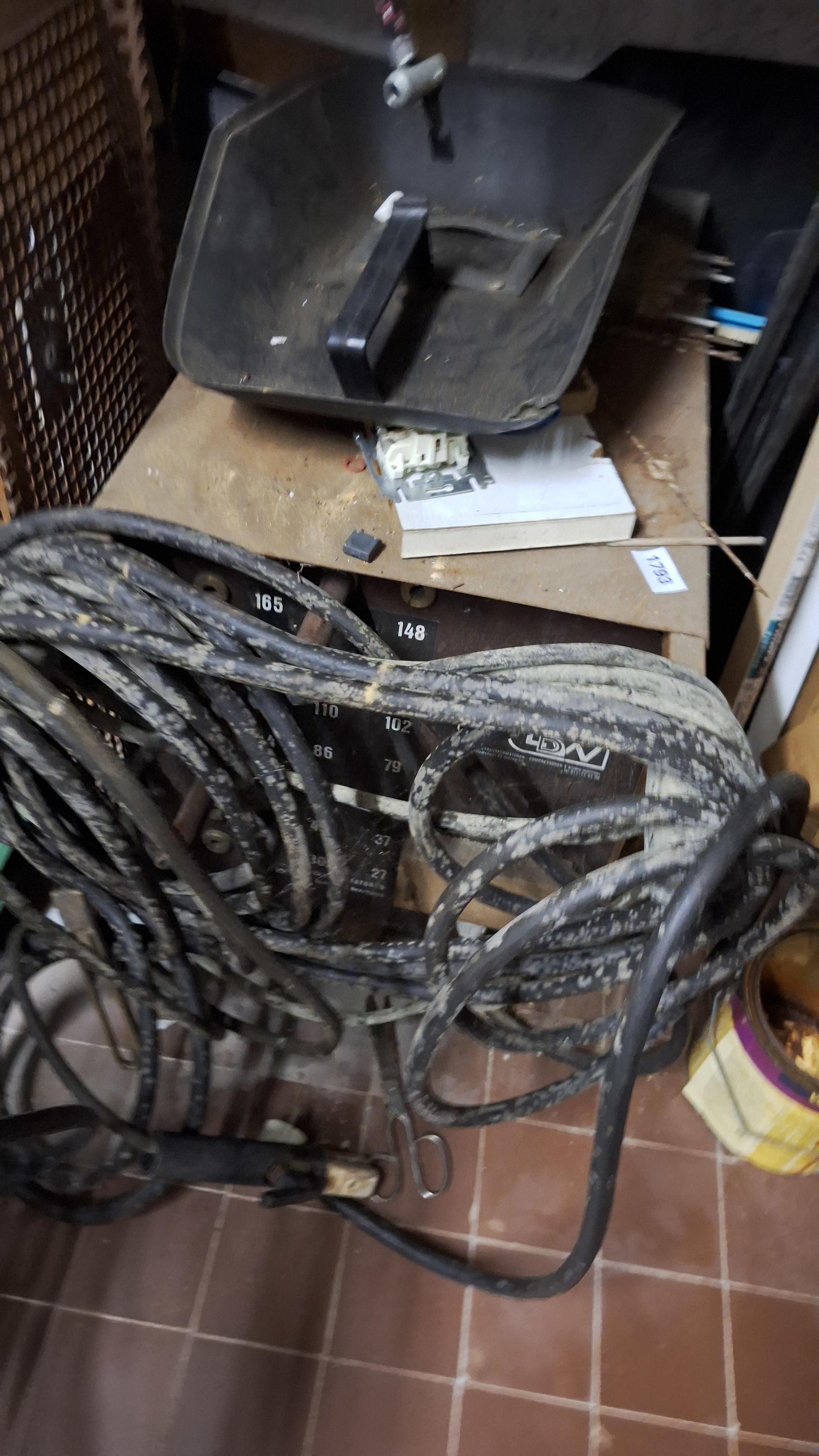 LBN elektrisch lasapparaat met diverse stroomkabels en bedieningspaneel – kavel bij Goeiendeal, Houthalen-Helchteren