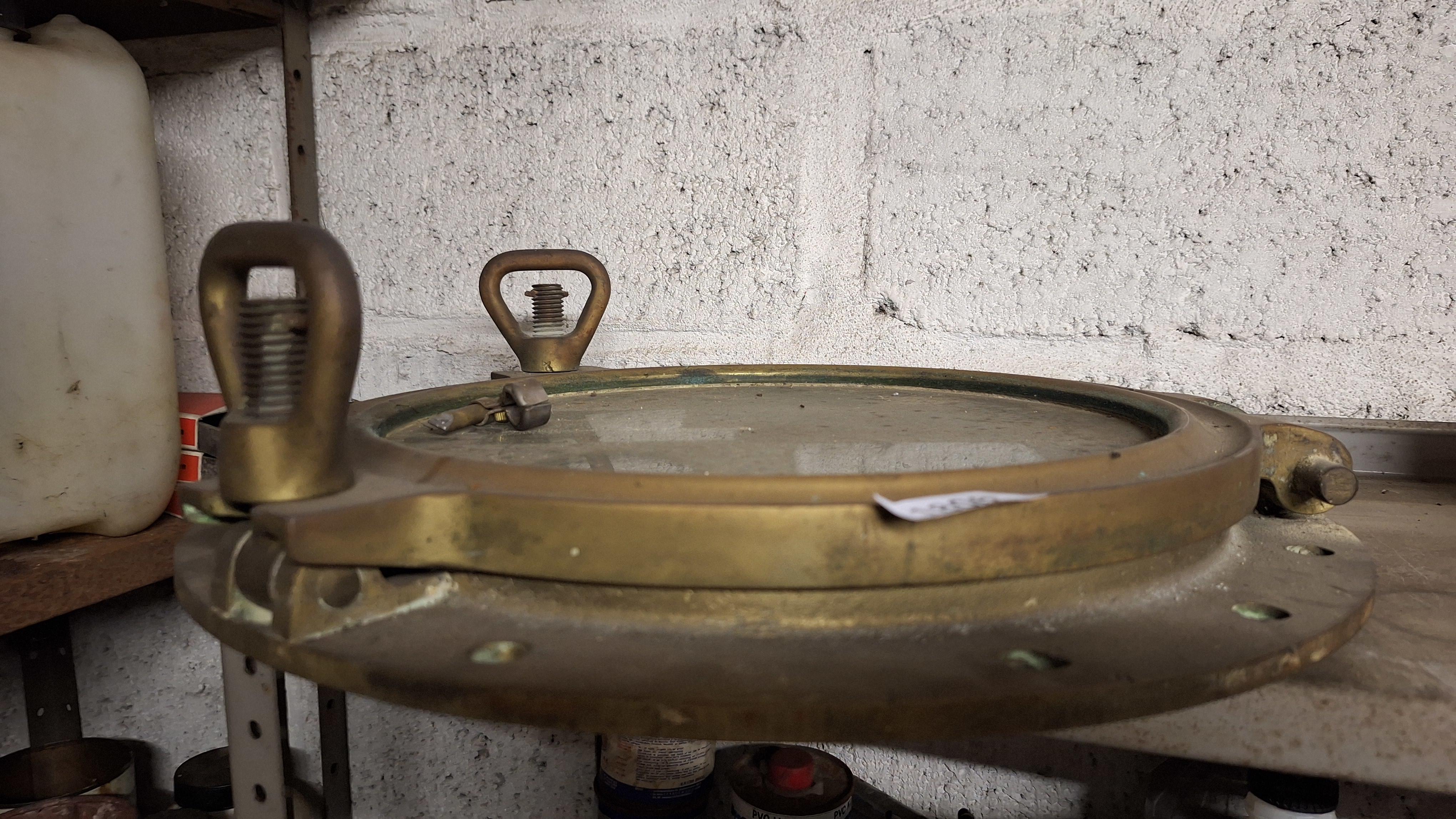 Groot antiek koperen scheepspatrijspoort met dik glas en montagerand – foto 2 – kavel bij Goeiendeal, Houthalen-Helchteren