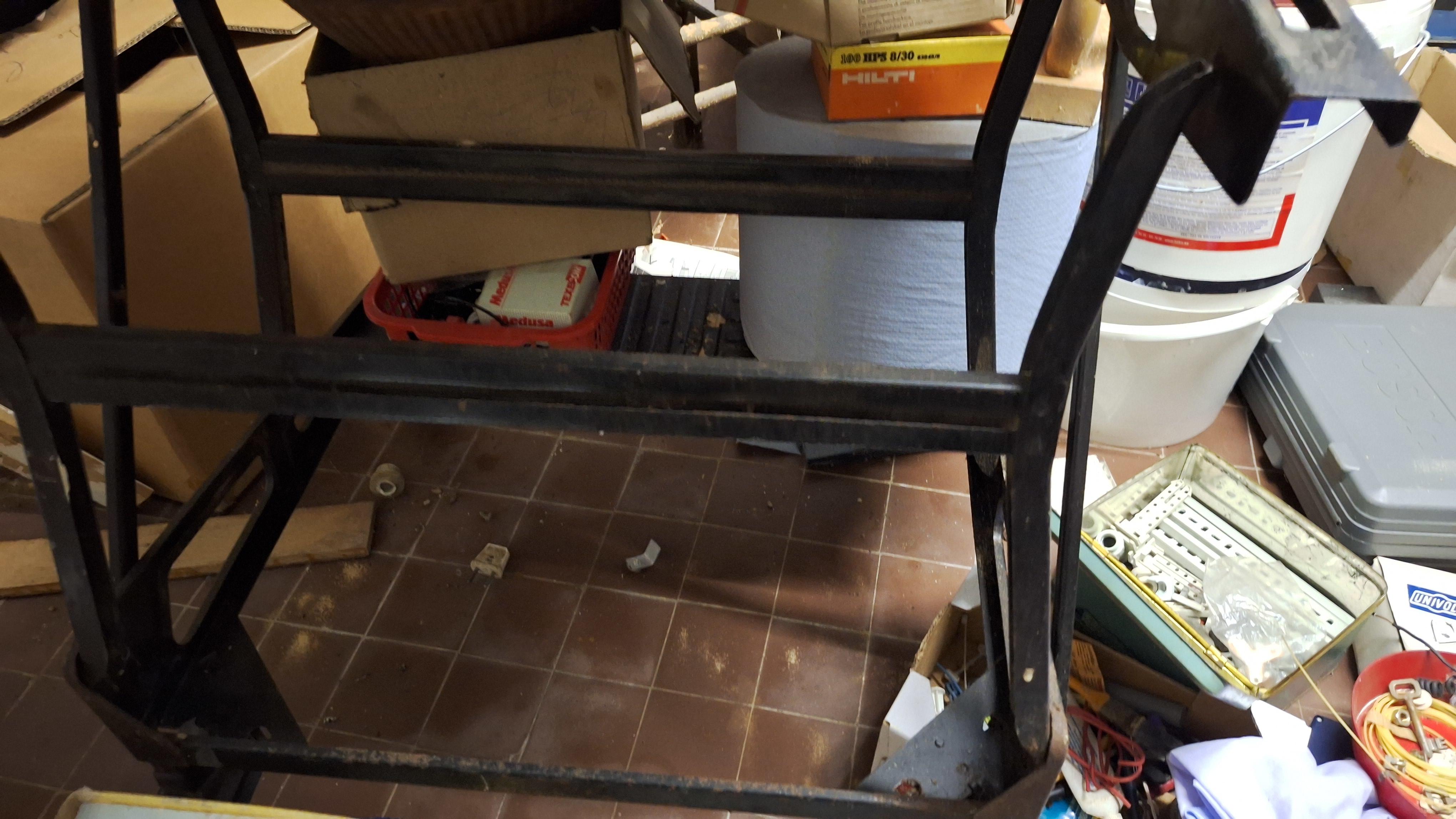 Elektrische tafelzaagmachine op een metalen onderstel inclusief stroomkabel en geleider – getest en werkend – foto 3 – kavel bij Goeiendeal, Houthalen-Helchteren