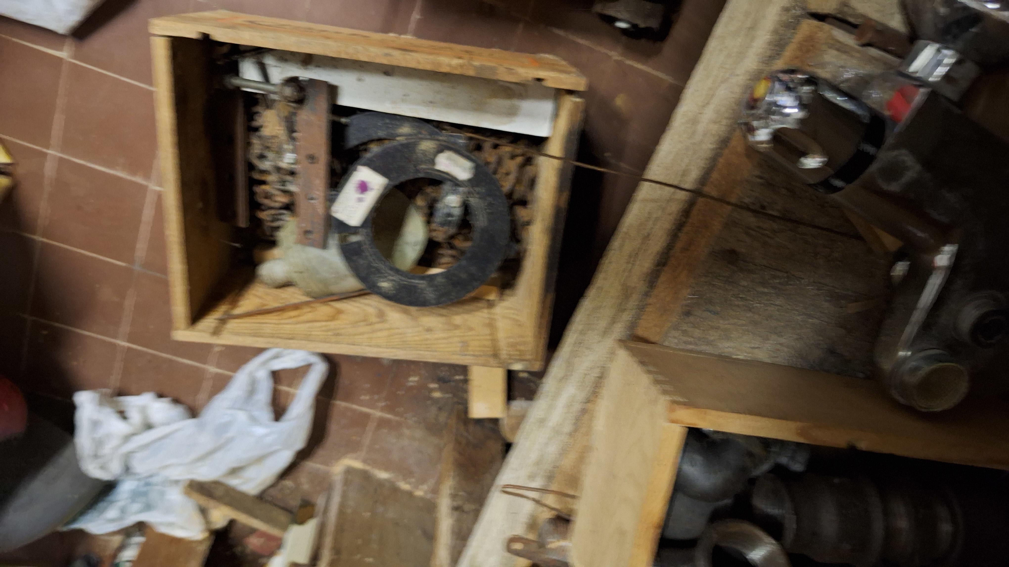 Complete inhoud houten werkbank exclusief genummerde loten – foto 6 – kavel bij Goeiendeal, Houthalen-Helchteren
