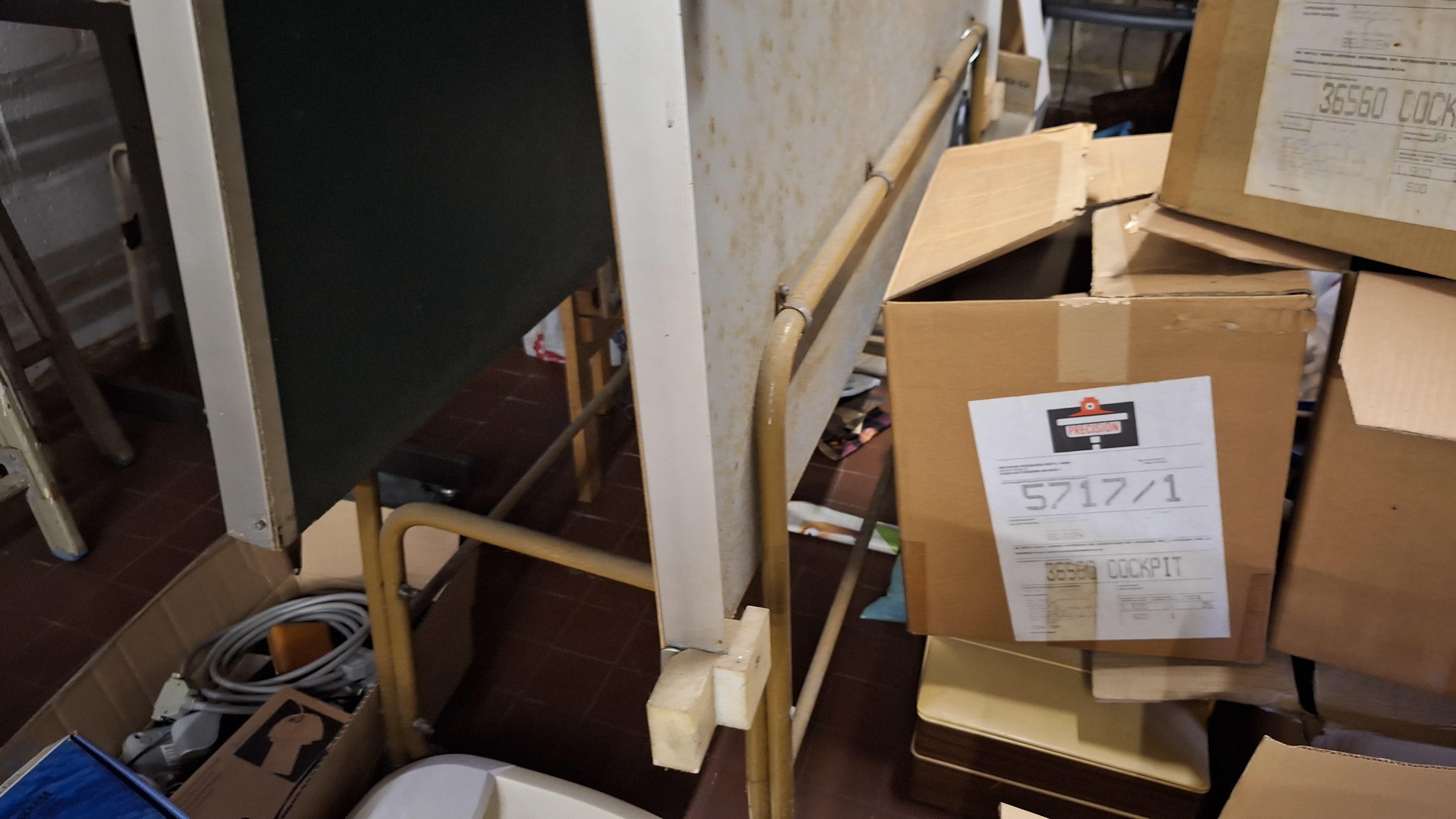Typhoon inklapbare tafeltennistafel / pingpongtafel met metalen onderstel – foto 2 – kavel bij Goeiendeal, Houthalen-Helchteren