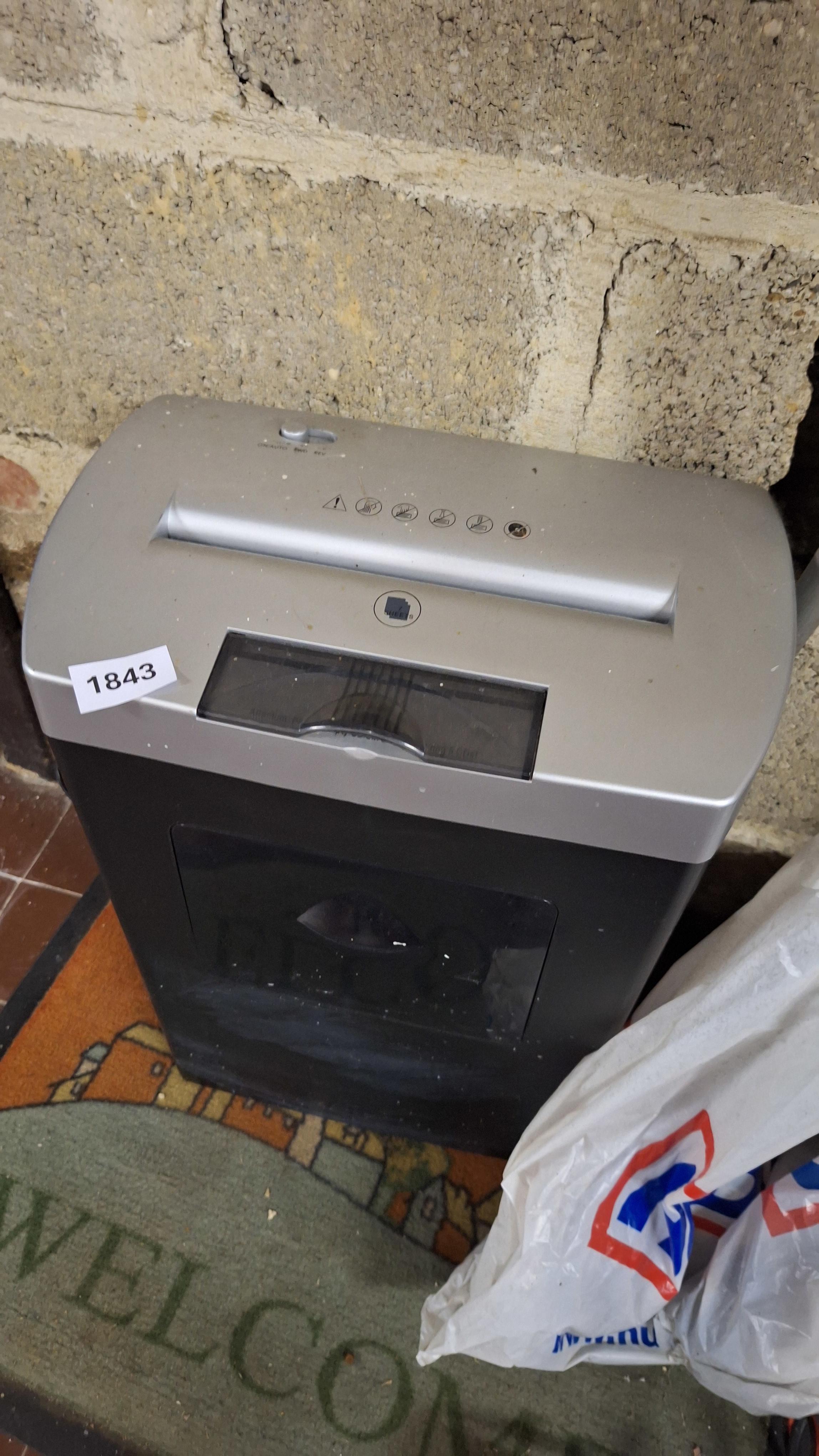 Rexel papierversnipperaar / shredder staand op een vloermat – kavel bij Goeiendeal, Houthalen-Helchteren